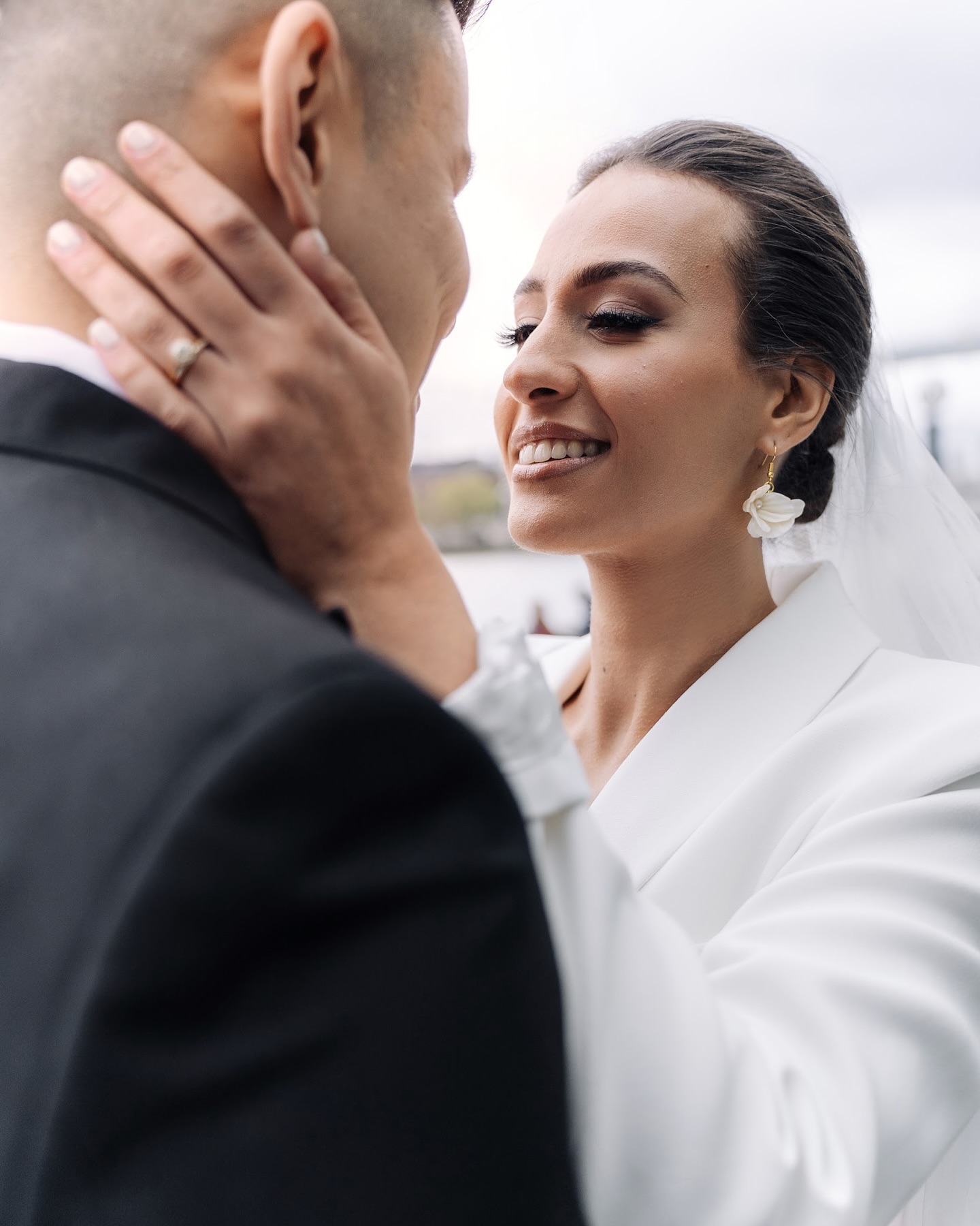 The time, energy, and skill required for wedding makeup are UNMATCHABLE.
The pressure a bridal hair and makeup artist faces to deliver perfection? NOT FOR THE FAINT OF HEART!
💄 Bridal makeup isn’t just “regular” makeup. It’s designed to be flawless, long-lasting (12+ hours!), and camera-ready from every angle.
So before you ask a friend or family member to do your makeup on the most important day of your life... think twice! 😉
💍 Want stress-free, picture-perfect bridal hair & makeup? We travel across the UK and are now booking for 2025 & 2026 brides!
📲 Let’s chat—click the link in our bio!
Team behind the image: 🙌
@unwerth.photography
@daniferrarezimakeup
kate_d_bloom
@andaccessoriesuk
@jonandlyds
@thelalitlondon
Makeup by me 😌