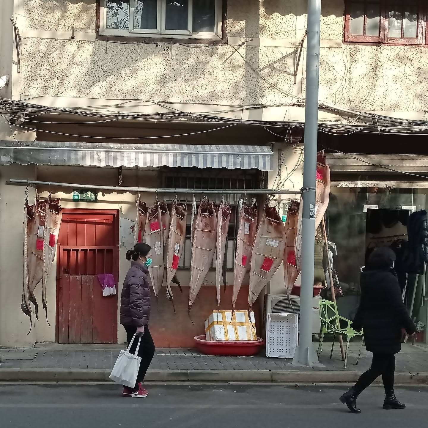 Couleur Locale. During these days, in the old town of Shanghai, you can see Xian Manyu, dried, salted eel, a popular winter delicacy for this region. Not my favorite, but good for the pictures.