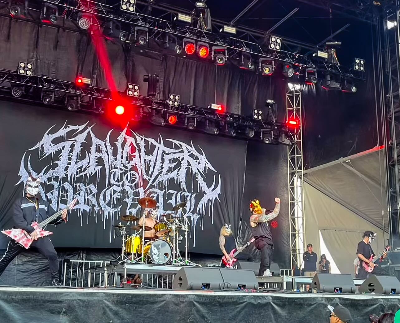Throwback to this sick drape created for deathcore giants @slaughtertoprevailofficial - 8.0m x 5.0m on our front lit stage display đĽ
#slaughtertoprevail
#deathcore
#BandBackdrop
#CustomBackdrop
#StageDesign
#LiveMusicSetup
#ConcertBackdrop
#BandMerch
#TourGear
#StageBackdrop
#FestivalStage
#CustomPrinting