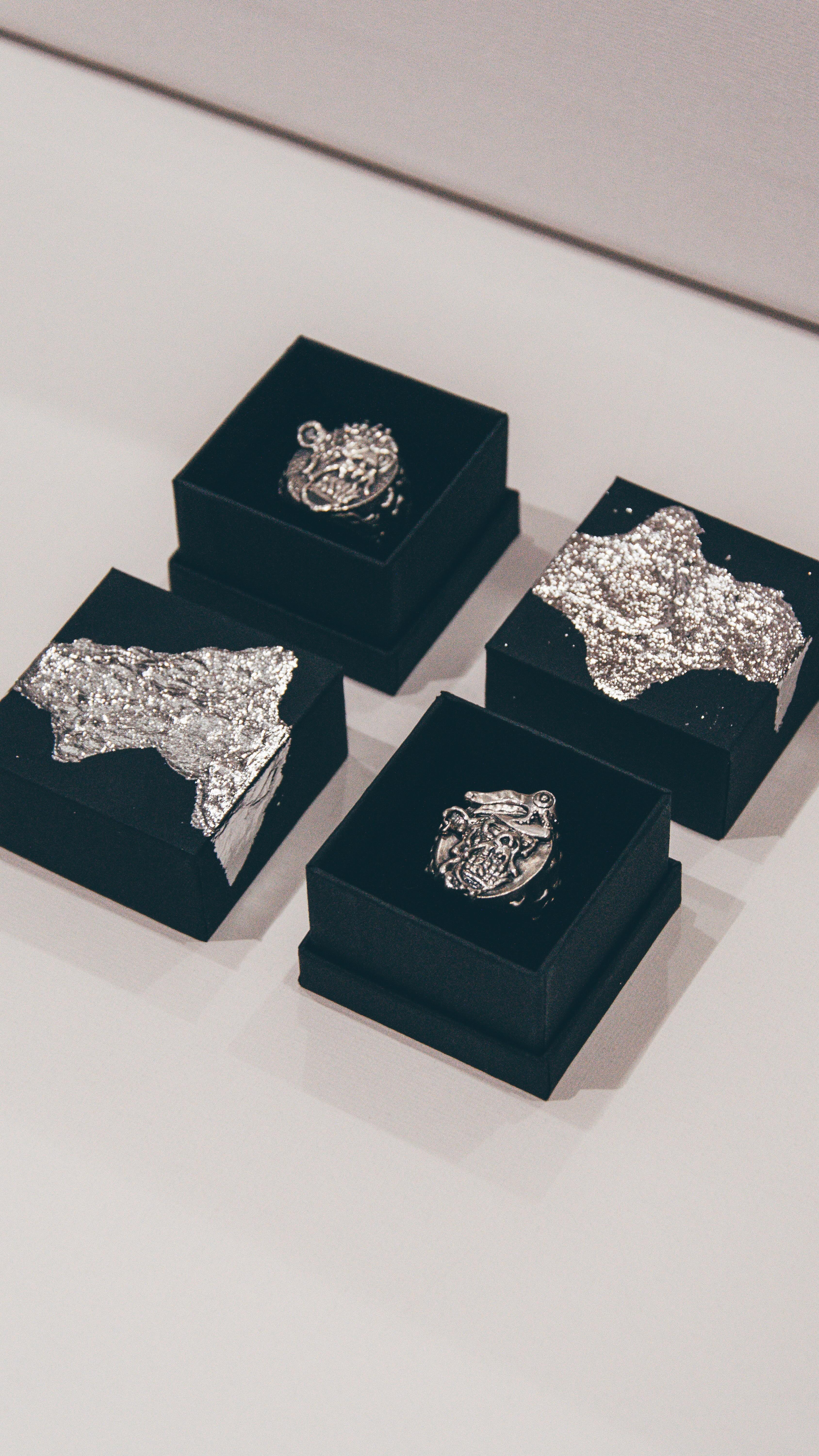 NFT Jewelry 💎
#baguenft #nftbijoux #nftjewelry #nftring #baguedecreateur #nftparis #ringmaking #handmadering
#bijouxcreateur #bijouxfaitmain #artisancreateur #jewelrydesigner #bijouxpourhomme #bijouxpourfemme #bijouxaudacieux #bijouxargent #bijouxtendance #nouvellecollection #creatricedebijoux #bijouxcoeur #waxcarving #nft #nftart #nftcommunity #nftcollector #nftdrop #nftartists