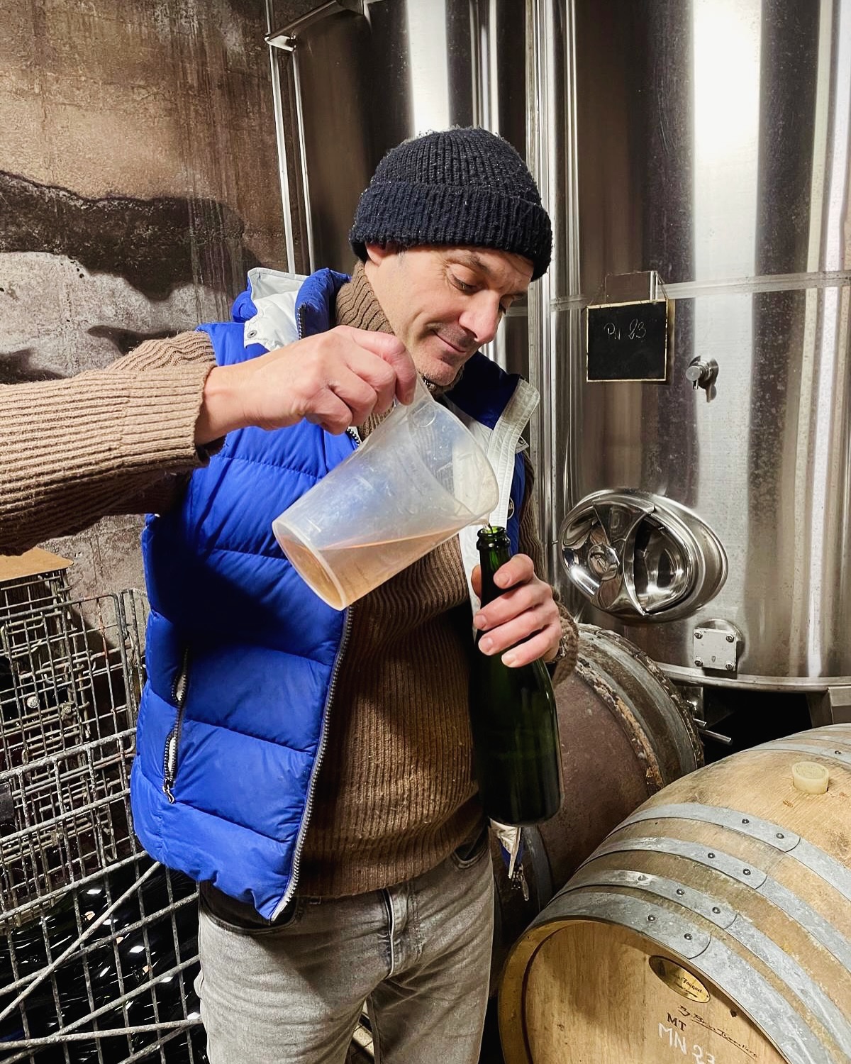 🇫🇷 Préparation de la dégustation des vins clairs pour le Champagne Lucien Roguet Grand Cru. 🍇🥂
Nous prélevons un échantillon de chaque cuve, fût et foudre pour déguster aussi bien les vins de l’année que les vins de réserve. Une étape cruciale pour élaborer nos futurs assemblages et garantir l’excellence de nos cuvées.
🇬🇧 Preparing the tasting of clear wines for Champagne Lucien Roguet Grand Cru. 🍇🥂
We take a sample from each vat, barrel, and foudre to taste both the wines of the year and the reserve wines. A crucial step in crafting our future blends and ensuring the excellence of our cuvées.
#Champagne #GrandCru #WineTasting #VinsClairs #LucienRoguet #Assemblage #Terroir #Winemaking #champagnelucienroguet #champagnegrandcru #maillychampagne #vigneronindependant