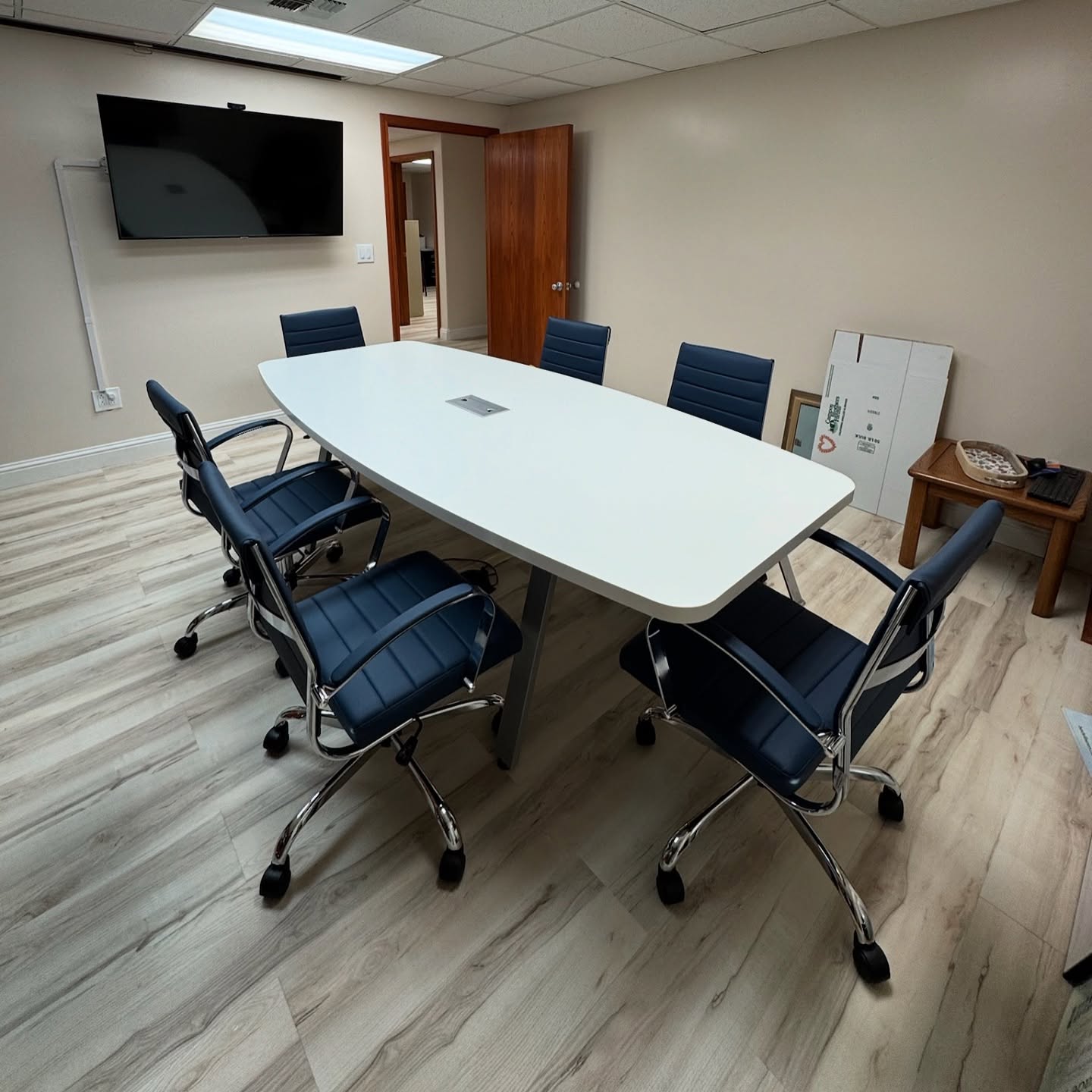 Bold blue meets crisp white in this modern office setup. 💙✨ A statement-making conference space + a functional dual reception desk = the perfect workspace upgrade. What do you think of this look? Let us know below! 👇 #WorkspacesThatWork #JamesvilleFurniture