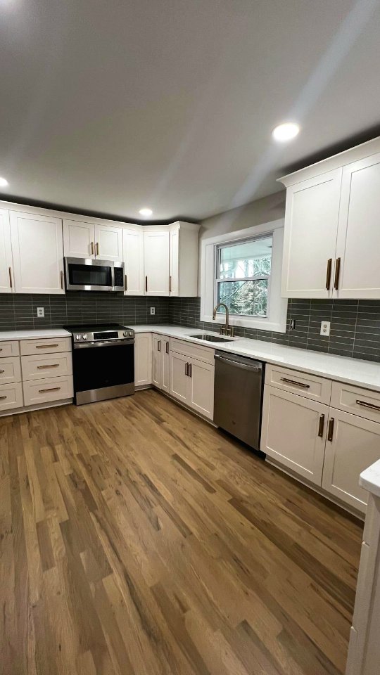 Ready to unlock your space's full potential? A remodel might be all it takes. Contact us, and our expert team will help you get there.
DM
678-760-2323
Esmarevolution.com
#beforeandafter #kitchendesign #remodelacion #HomeTransformation #homeimprovement