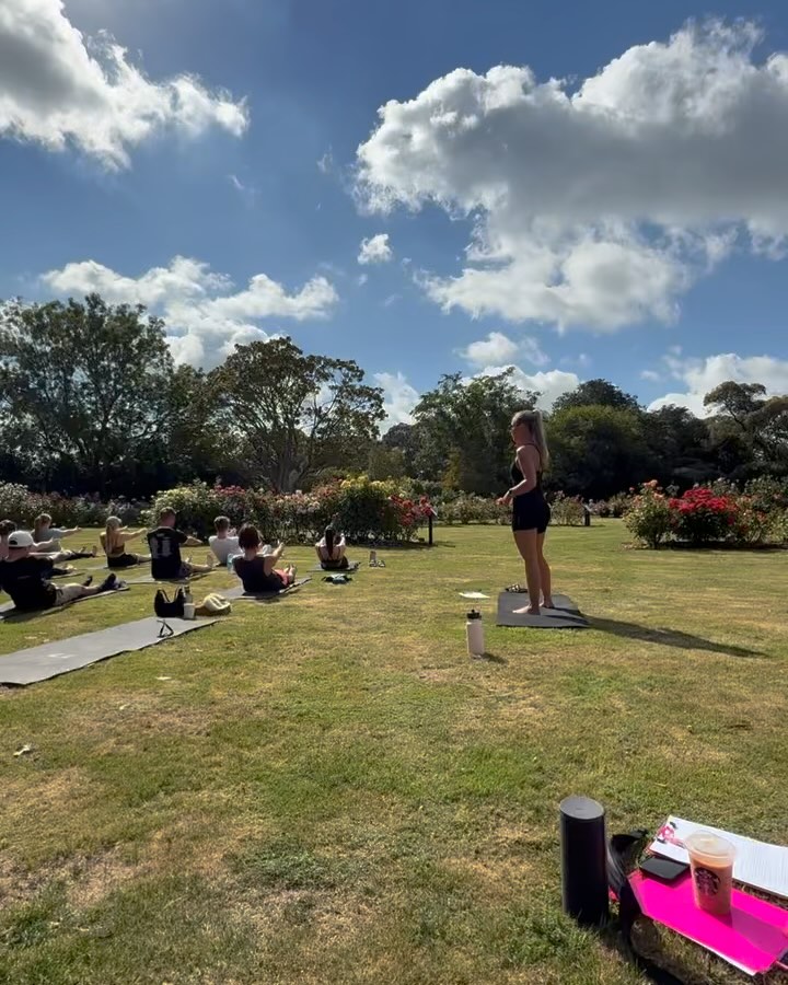 Only two more Summer Sessions left to go 🥺 I have been enjoying them far too much. If you’re coming along this weekend we have found a new spot, still in the rose gardens however we will be parked under two big trees
If you would like to come along please send me a message, I would love to have you there 🤍