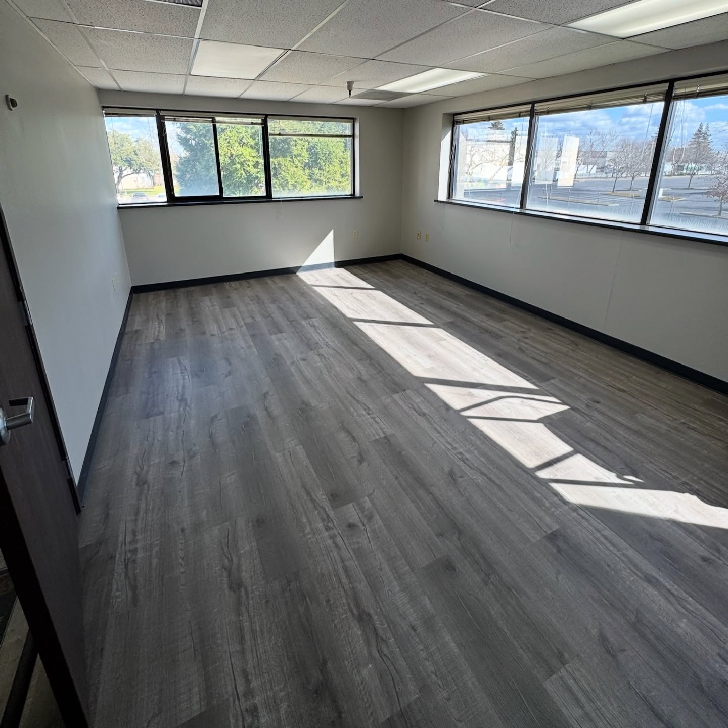 From empty space to a fully functional office. ➡️ This install features an L-shaped desk, a sleek storage credenza, and a meeting table—creating the perfect blend of style and productivity. #JamesvilleFurniture #OfficeTransformation