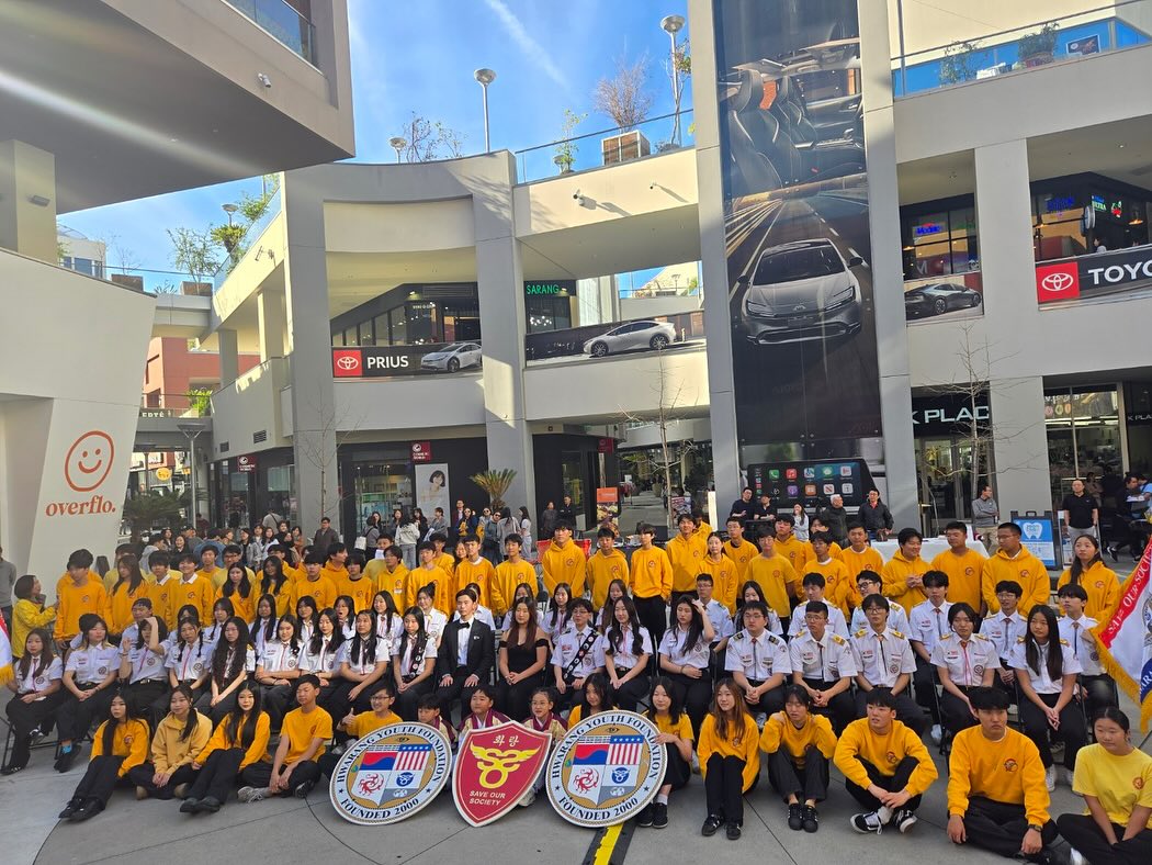 🎊Vision Concert🎊
This year's vision concert was filled with excitement and fun from all the chapters' and committees' amazing performances. Our MCs for this year, Jay and Kayla, were enthusiastic and entertained the audience in a fun lighthearted way. The summit officers worked hard to ensure that the vision concert ran smoothy.
Chapters that performed include Shilla, Temecula, Sunnyridge, and Eastland. Other members in other chapters performed alongside their committees such as Ensemble Committee and the Performing Arts Committee.
Thank you to everyone who performed and participated, as well as thanks to the guests! ❣️❣️🎉