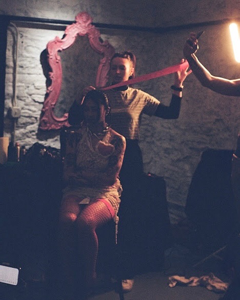 A few bts shots from my first NYFW ✨🤍
Love Letters from Ludlow
Designer - @grgjnastudio / @georgia.janelle
Producer/Director - @rawblond
Stylist - @michaelkennethh
HMUA - @gabbby_palmer ✨
Models - @skatetoafrica @kapokrow @aj0hntae @tessasugar @dyebones @gracemhann
Photographer - @real.timevisualz
Videographer- @cierra.mov
@lilibogart