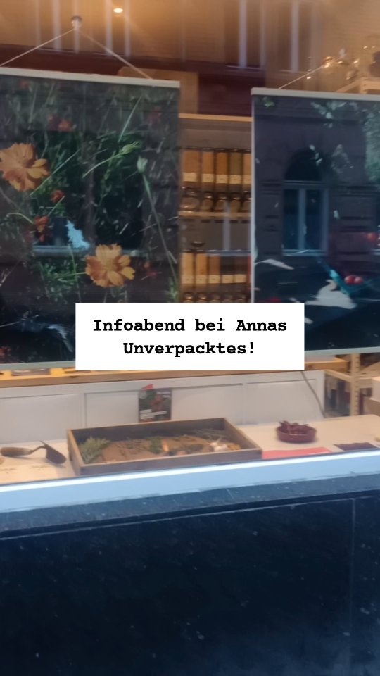 Überlegst du dir, diese Saison mitzumachen? Wir organisieren am 27.02. um 18:30 einen kleinen Infoabend bei @annas_unverpacktes ! Du kannst dabei einen Überblick über das Projekt bekommen, wie alles funktioniert, Fragen stellen und deine Gärtnerinnen und andere Interessierte kennenlernen. Komm uns besuchen!
.
.
Danke Andreas, dass du uns das ermöglichst! Und auch, dass wir dein Schaufenster gestalten durften🌿
.
.
Wir freuen uns über eine kurze Anmeldung per DM :)