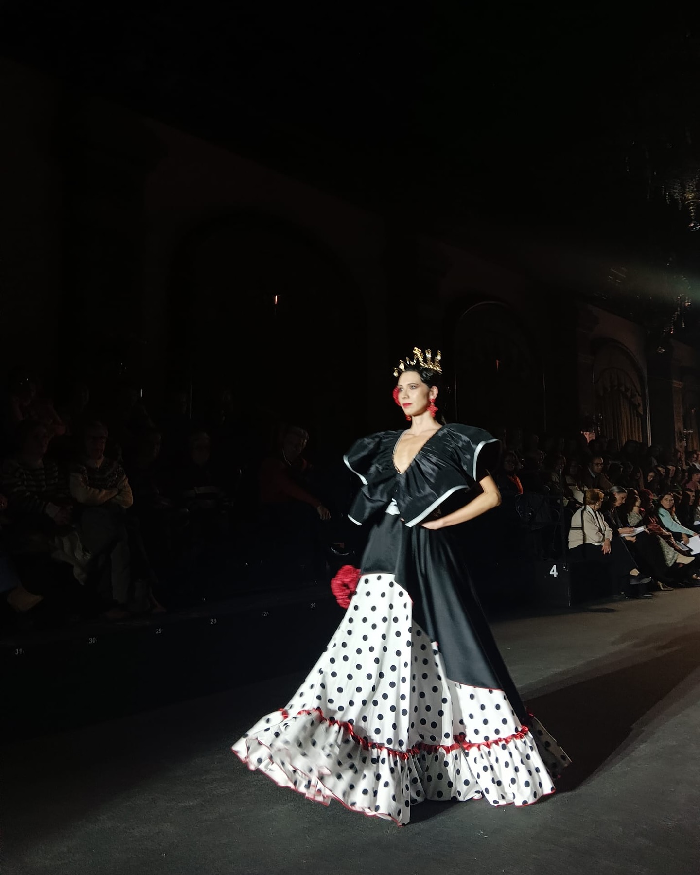 Enhorabuena a nuestro alumno Francisco Araujo por sus diseños presentados a la @pasarela_weloveflamenco
Diseño de Moda, Estilismo, Patronaje Industrial, Moda Flamenca, Moda Infantil.
#yosoymetropolis #escueladediseño #diseñodemoda #dibujo #ilustracion #costura #patronaje #patronajeindustrial #patronajeamedida #modelaje #corteyconfeccion #textil #estilismo #estilista #moda #escalado #novias #patronajeinfantil #pasarelaflamenca #modaflamenca #modaandaluza