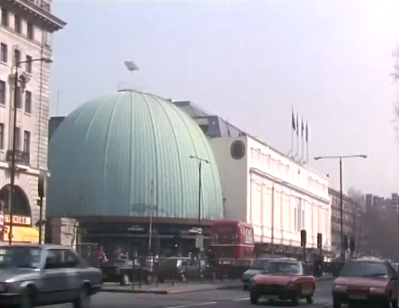 While reading an interview with the Macedonian painter and artist Kiro Urdin, and remembering his work Planetarium, I came across this video, which is of great importance to me because back in 1992, in October, I was in London and visited the wax museum, which also included the London planetarium, which I also visited.
Preview London ( 1992 ) Madame Tussauds and the London Planetarium
https://www.youtube.com/watch?v=4yaXHRYxM_c