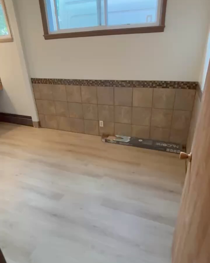 Here’s a small renovation I did a few months ago. Lots of demo, lots of drywall, a bit of Lvp, and a smidge of cabinetry and countertop work. ~5 days total. #renovation #drywall #carpentry #cabinets #countertop #budget #oldhouses #carpenter #finishcarpentry