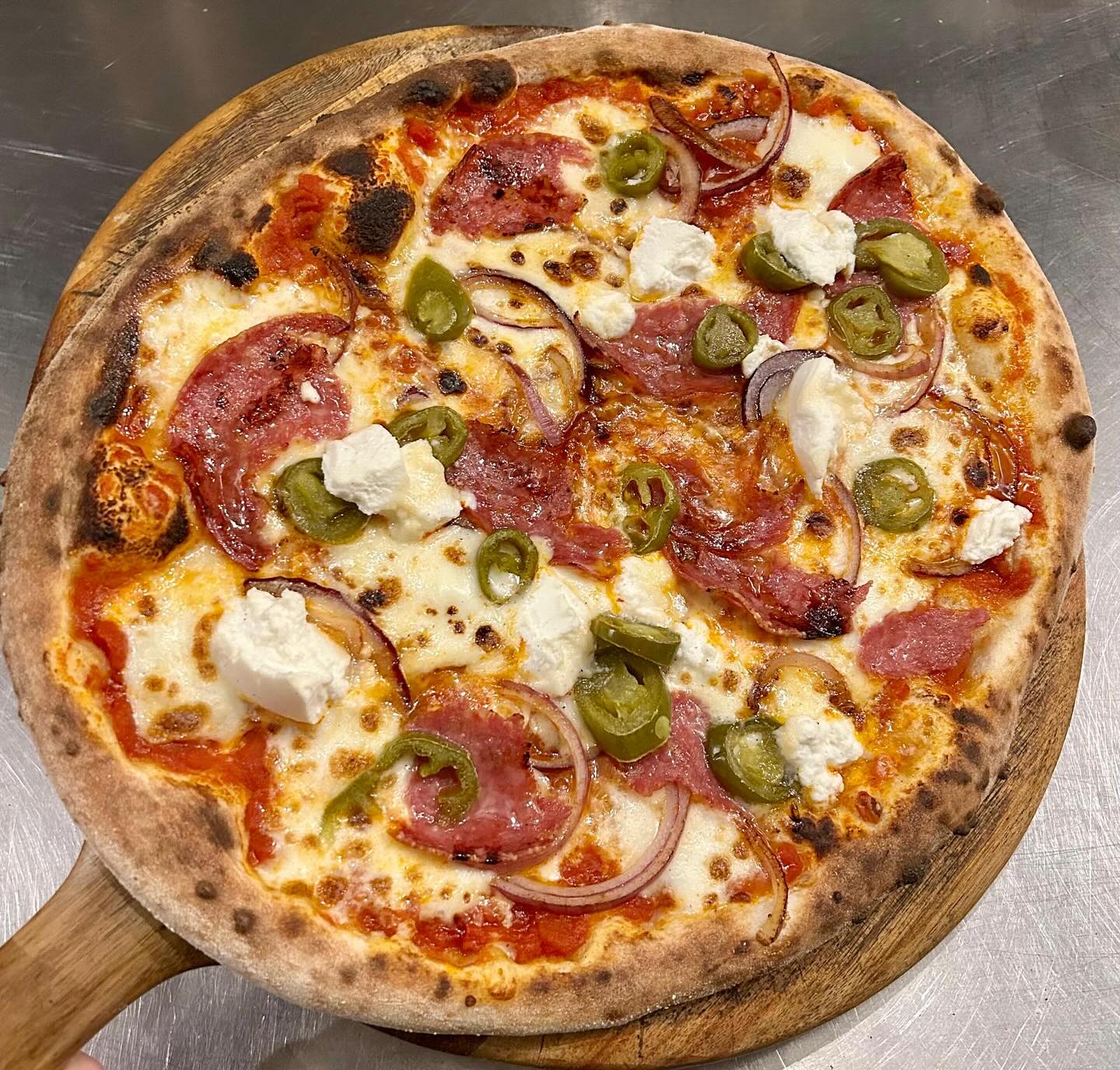 We’re excited to be celebrating our delicious and rather special Honey Honey Valentines inspired pizza at the Hen and Chickens Bisley this coming Friday!
*Valentines Special*😍
Salami, red onion, ricotta, jalapeno peppers and hot honey drizzle
£15
Happy Valentine’s! 💞
Hope to see you there!
#valentinesday #valentines #valentinesdaygiftideas #bisley #woking