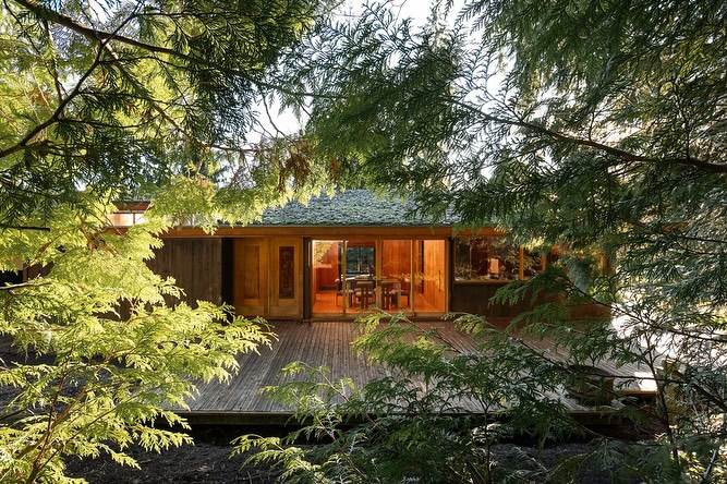 Happy Valentine’s Day to my fellow WCM lovers out there ♥️ Given that today is a day to celebrate love and adoration, I wanted to share these two special homes currently on the market. Each is a beautiful example of West Coast Modernism that made my heart flutter.
The Perry Estate
Arthur Erickson - 1963
3 Bed 2 Bath + Studio
3526 Everglade Place
Delbrook North Vancouver
Listed at $2,850,000
By @westcoastmodernhomes
The Dennis Residence
Bob Lewis - 1958
3 Bed 2 Bath
6550 Wellington Avenue
Horseshoe Bay West Vancouver
Listed at $2,298,000
By @michaelmiller_realestate
Let’s connect if you’re interested in seeing these special homes.
Stunning photography by @thewhitespace_co
#westcoastmodern #vancouverrealestate #modernisthomesforsale #midcenturyhome