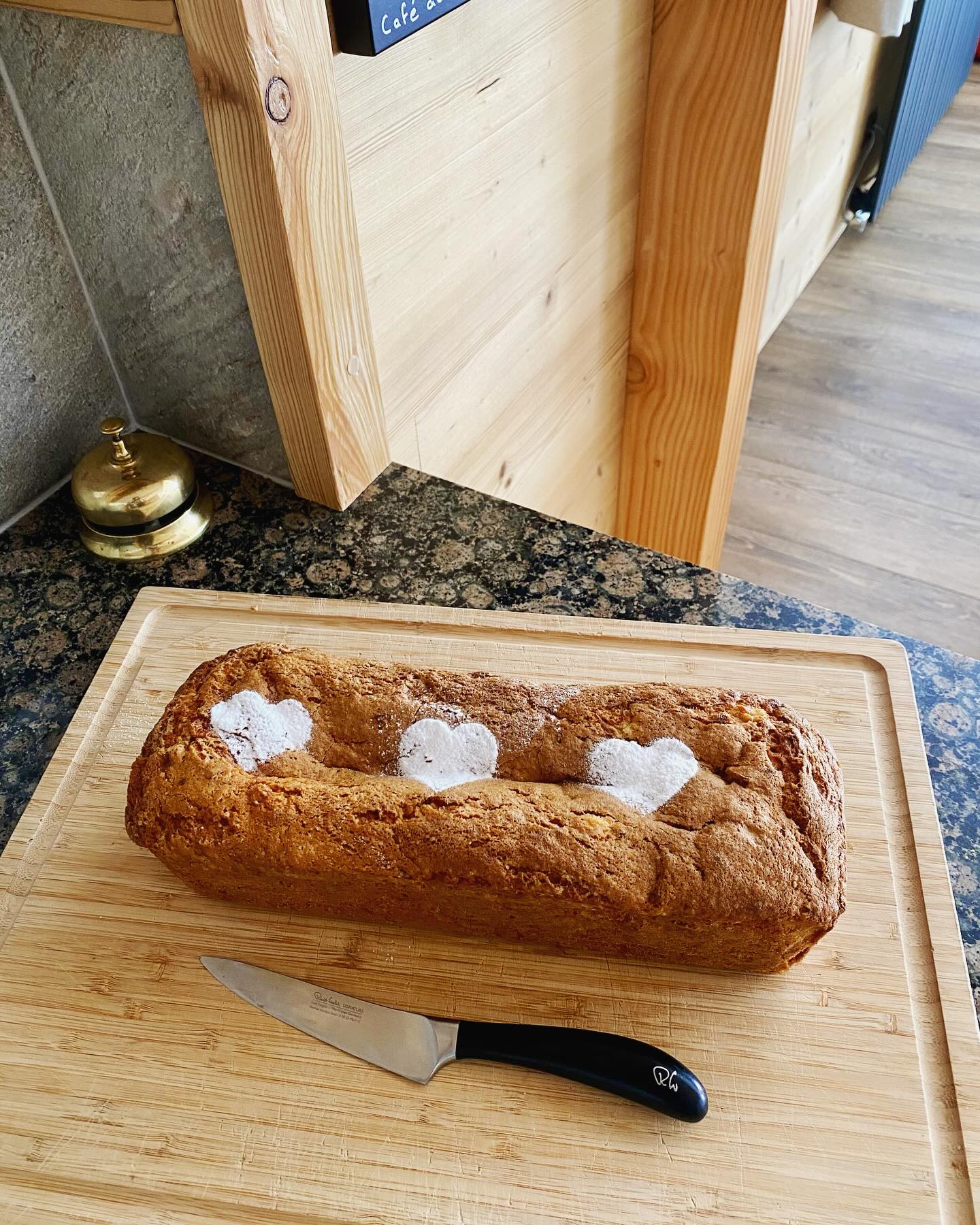 All you need is love ❤️
And a slice of banana cake 🍰
Oh and some fresh snow ❄️
-
#lovecake #afternoonteatime #skiholidays #freshsnow #lovethealps #mountainlove #loveswitzerland #valdanniviers