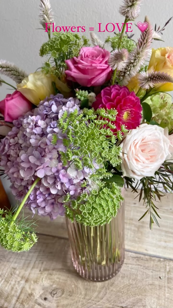 Love was definitely in the air this Valentine’s Day 🌸💗 #balmainflorist #rozelleflorist #leichhardtflorist #sydneyflowers #sayitwithflowers #floraldesign #haberfieldflorist #gladesvilleflorist