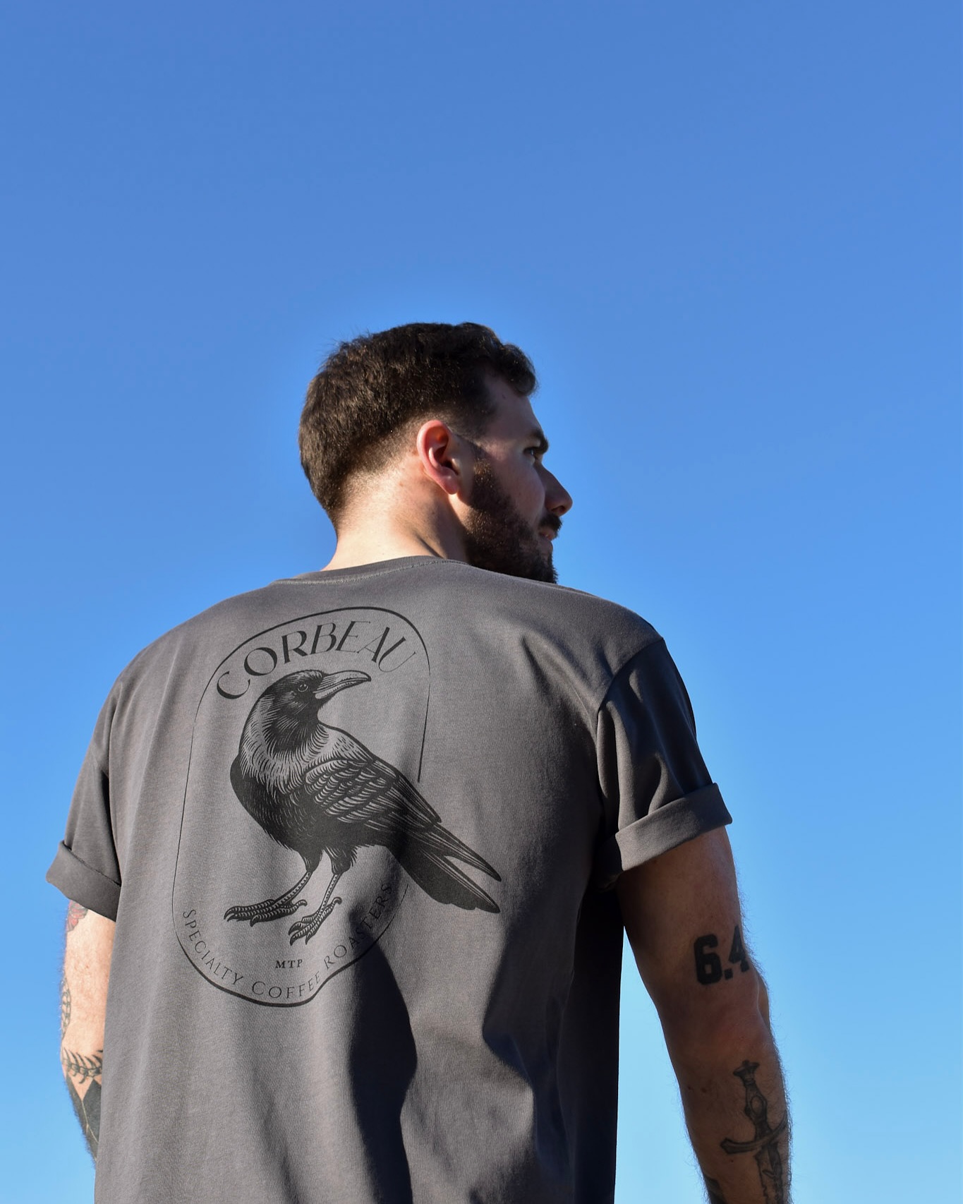 Nous avons le plaisir d’annoncer l’ouverture des précommandes pour nos premiers t-shirts.
En attendant l’ouverture du café, nous travaillons en collaboration avec notre maître en sérigraphie @sanjordycustom pour vous proposer ces pièces purement Montpelliéraines.
100% Cotton BIO.
Disponible en gris et noir. Coupe unique.
Pour les pré-commandes, cela se fait par messages Instagram sur ce compte.
Merci à @_alpha.kappa_ pour les photos.
#specialtycoffee #coffeeroasters #montpellierfood #coffeeshop #montpelliercoffeeshop