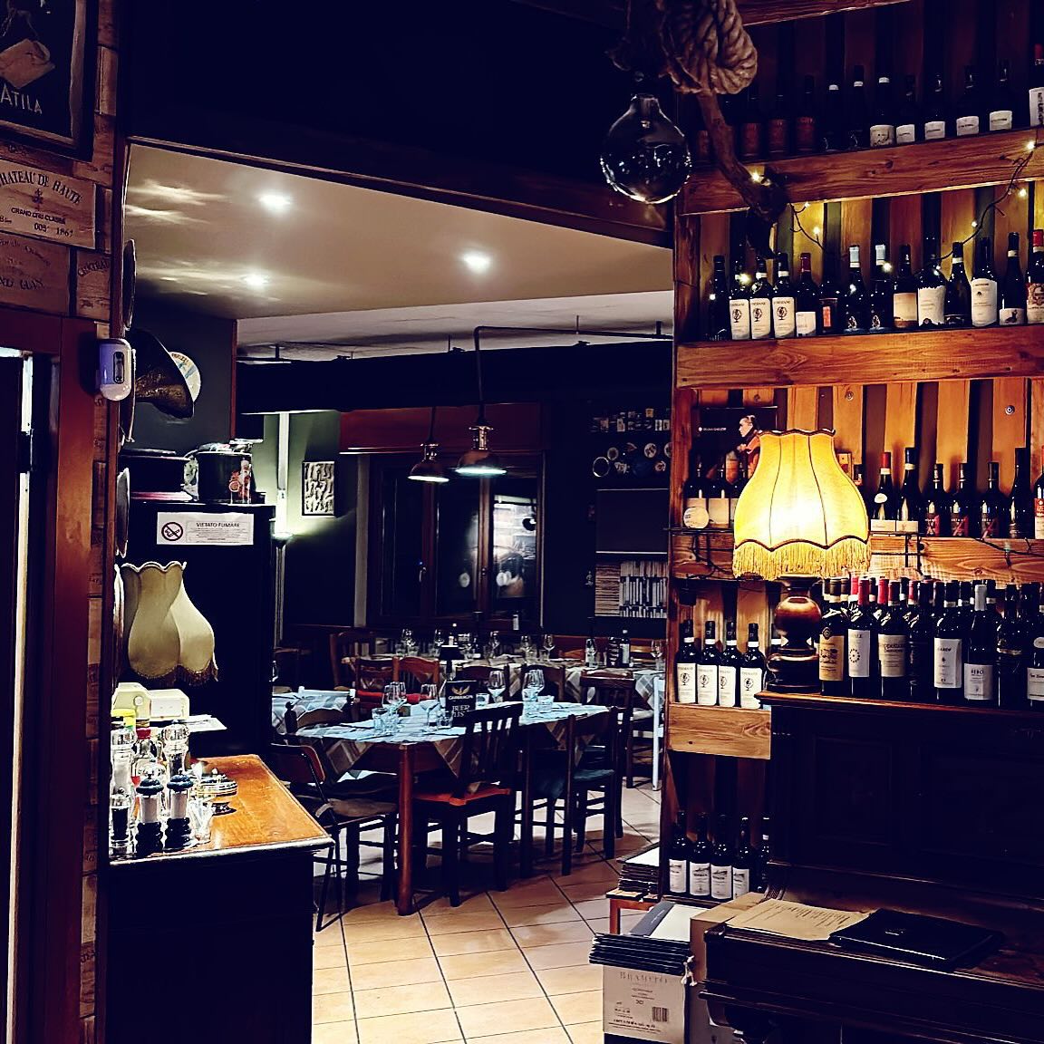 Che sia #SanValentino o la #festadeisingle, l’importante è brindare alla cosa più preziosa: il piacere di stare bene. ❤️✨ #DaRossino il gusto della tradizione accompagna ogni momento speciale, che sia condiviso con la dolce metà o dedicato a se stessi. Perché l’amore, in fondo, è anche sedersi a tavola e godersi ogni sapore. 🥂🍷
#TradizioneRustica