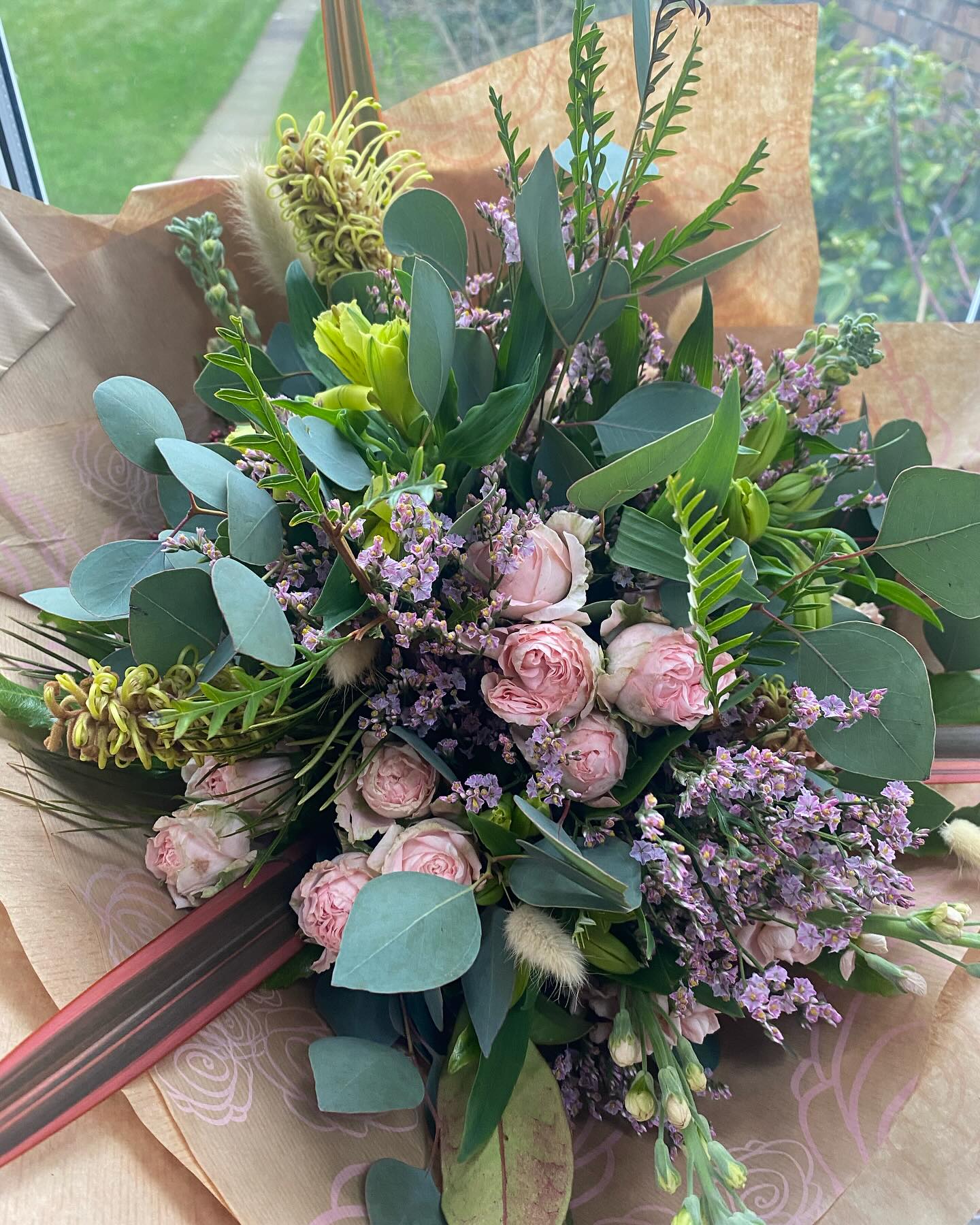 How gorgeous is this alternative valentines bouquet that went out earlier today #valentines #flowers #florist #floristry #makesomeonesday #makesomeonesmile #positivity #positivementalhealth