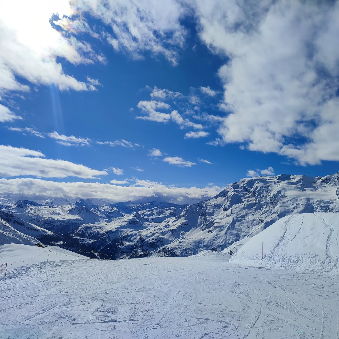 Another glorious day in the mountains. #tarentaisevalley #stfoytarentaise #emptypistes #blueskies