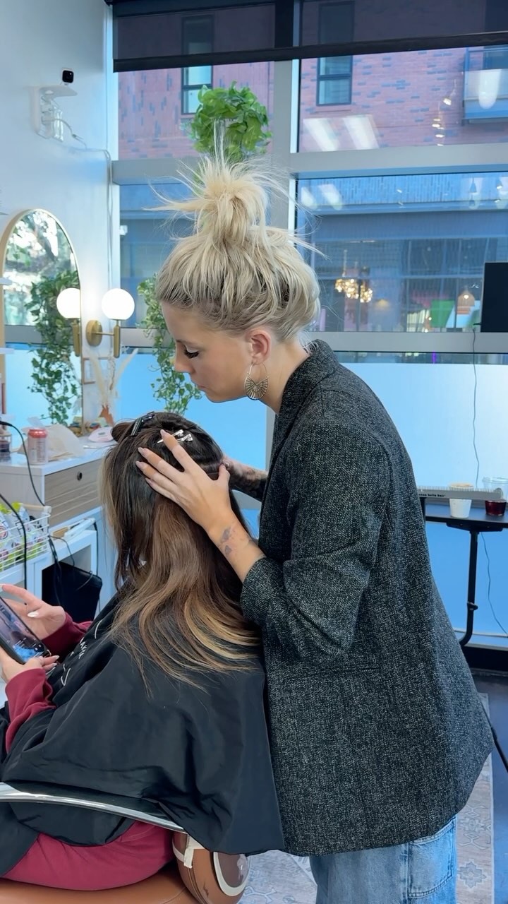 A little glimpse into the personalities of my guests and I. I love my people. We are weird and happy and silly and just living life. But with more hair. 🫡
#sacramentohairextensions #norcalhairextensions #sacramentohairstylist #sacramentohairsalon #sacramentohandtiedextensions