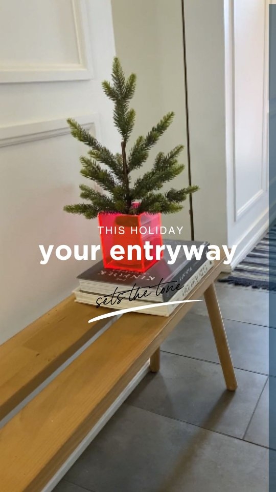 Your entryway is the first thing you see when you walk in, and it's OK to keep it simple. Minimal styling can still make a big impact, especially in small spaces! Add a little festive touch along the way to bring in the holiday cheer without overwhelming the space.
Let us know what you are trying out this season!
.
.
.
#styletips #homestyling #torontostylists