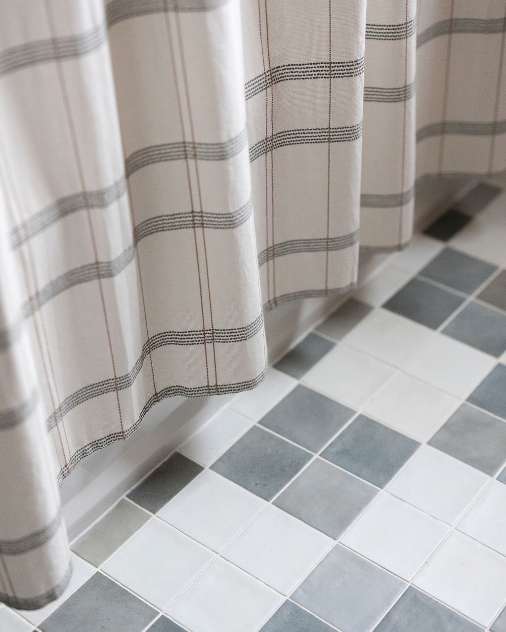 Trust me, the details matter. Hiring a designer will help you save money and time on your next home project by guiding you through the process step by step.
design + styling | @cosmicdesignstudio.am
photo | @yandbinteriorsphotography
*
*
*
#cosmicdesignstudio #bataviail #interiordesign #bathrenovation