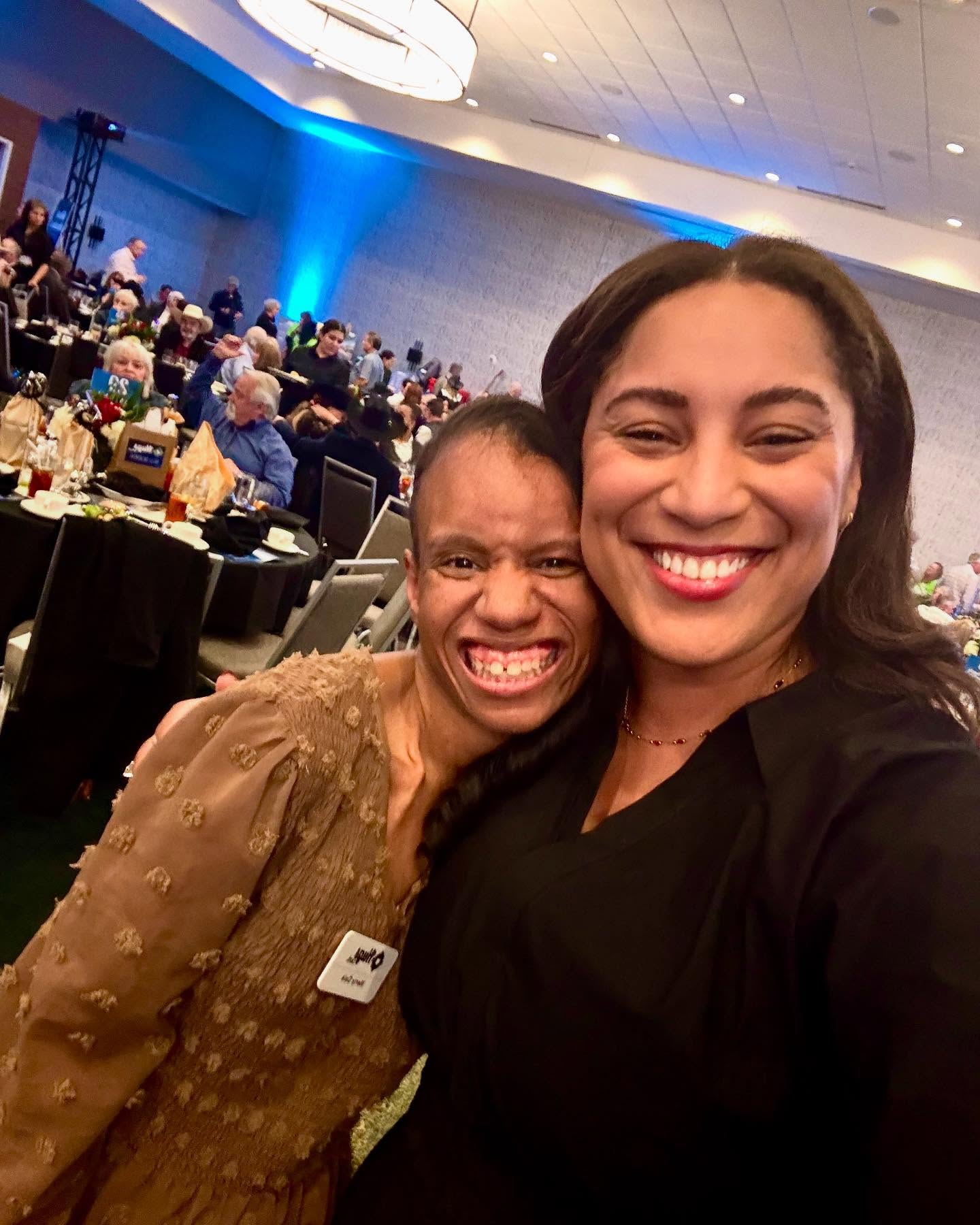 Had the best night celebrating @hugscafe at their annual gala! As we move through 2025, we’re so excited to continue raising funds for the Lynn Family Locker room within Hugs future facility! Join our efforts and donate today!