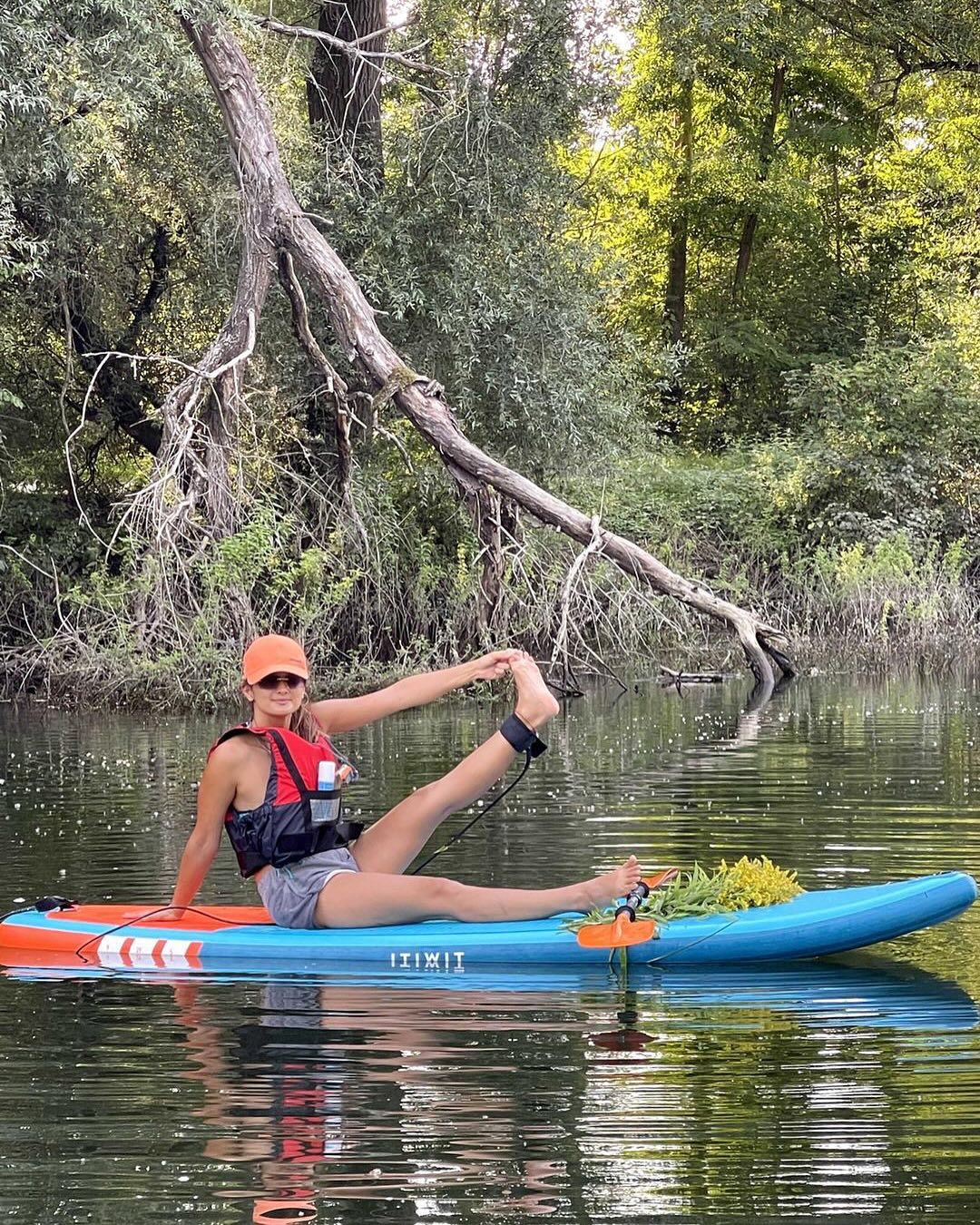 Out here on the water, letting the river guide my flow. There’s something so peaceful about being surrounded by nature while practicing yoga on a SUP. It’s like the calm of the water and the rhythm of my breath become one. A gentle reminder that balance comes from within and around us. Feeling so grateful for moments like these. 🌿
#SUPYoga #nature #mindfulnessinnature #yogasup #yoga #mindfulness #findingbalance #sup #paddleboard