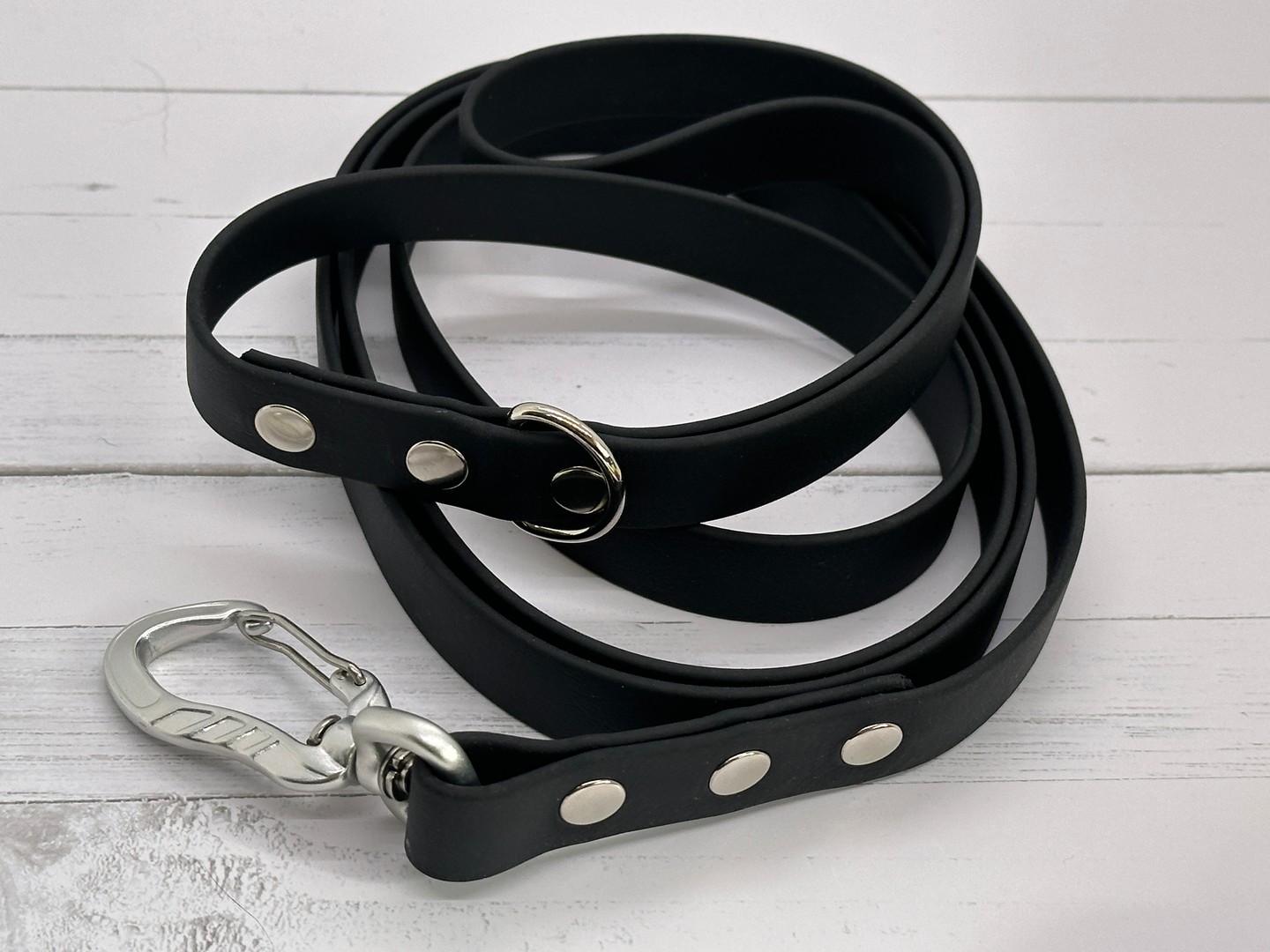 Meet your new favorite dog walking accessory! Our Black Pre-Made 3/4" Standard Leashes are made from strong and durable Biothane, perfect for all walks of life. Ready to ship for C$35.00. Link in Bio! #dogleash #petaccessories #dogsofinstagram