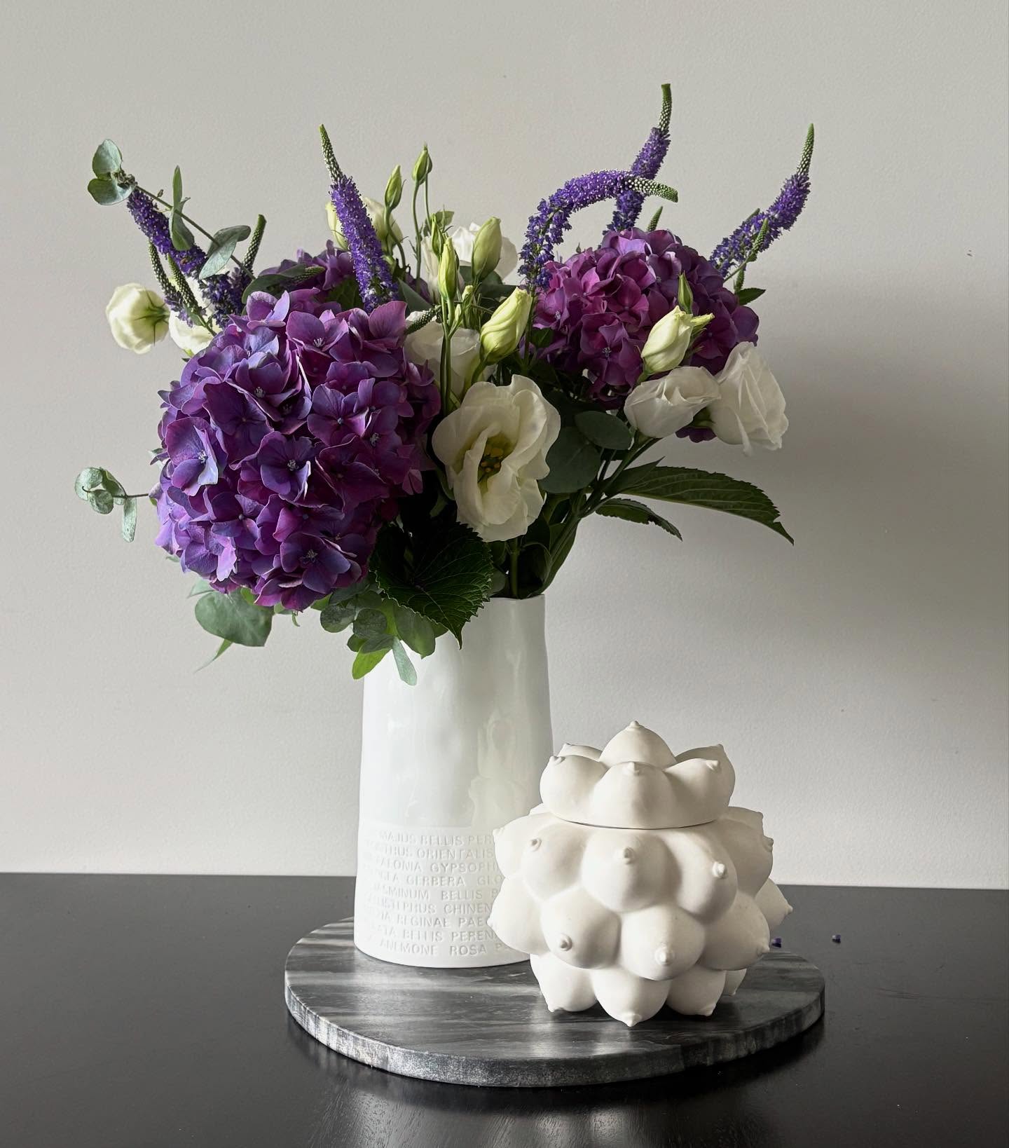 Couldn’t resist a few hydrangeas before the season comes to an end… giving me so much joy 💜 #jonothanadler