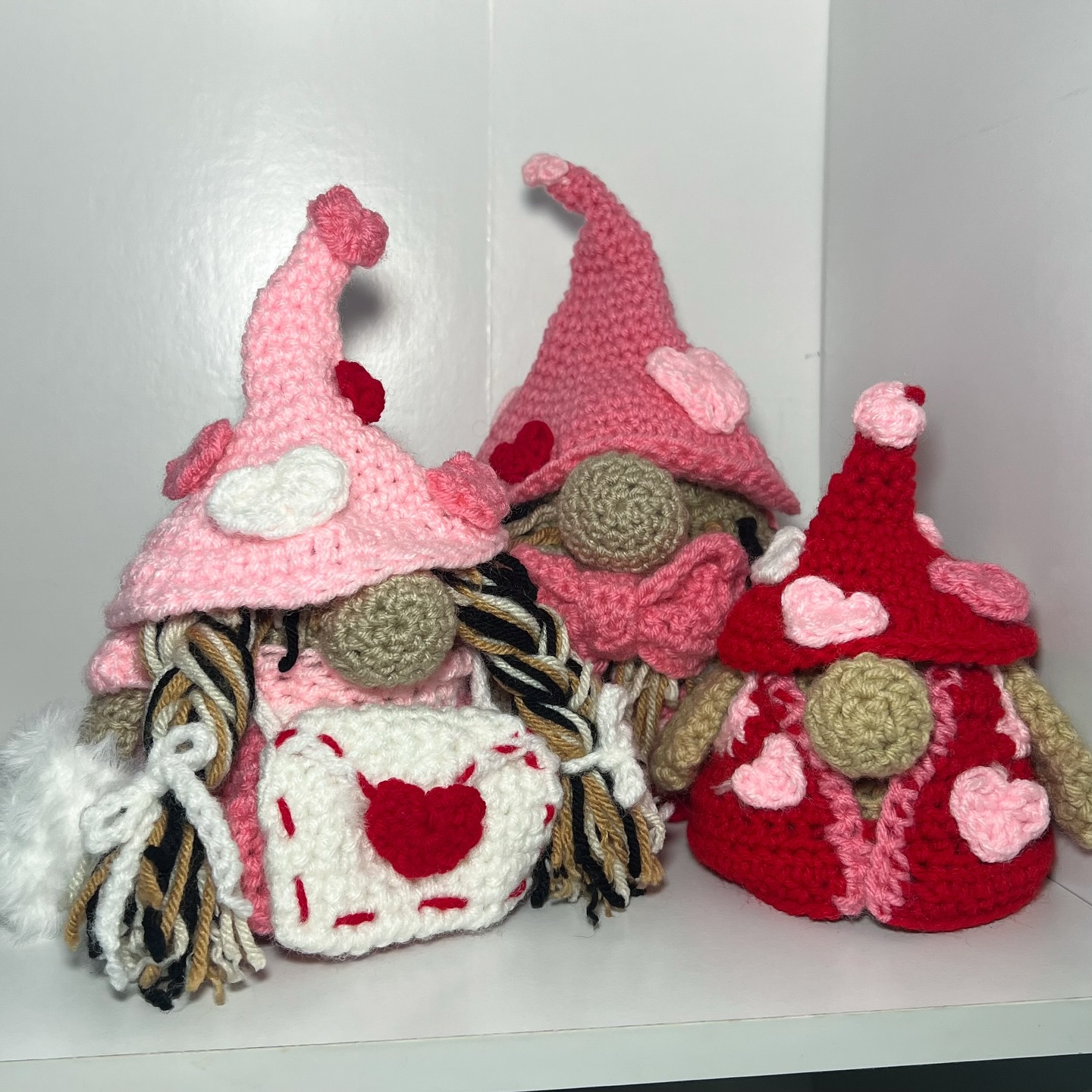 happy valentine’s day from the gnome family <3
#crochet #valentinesgnomes #valentinesday