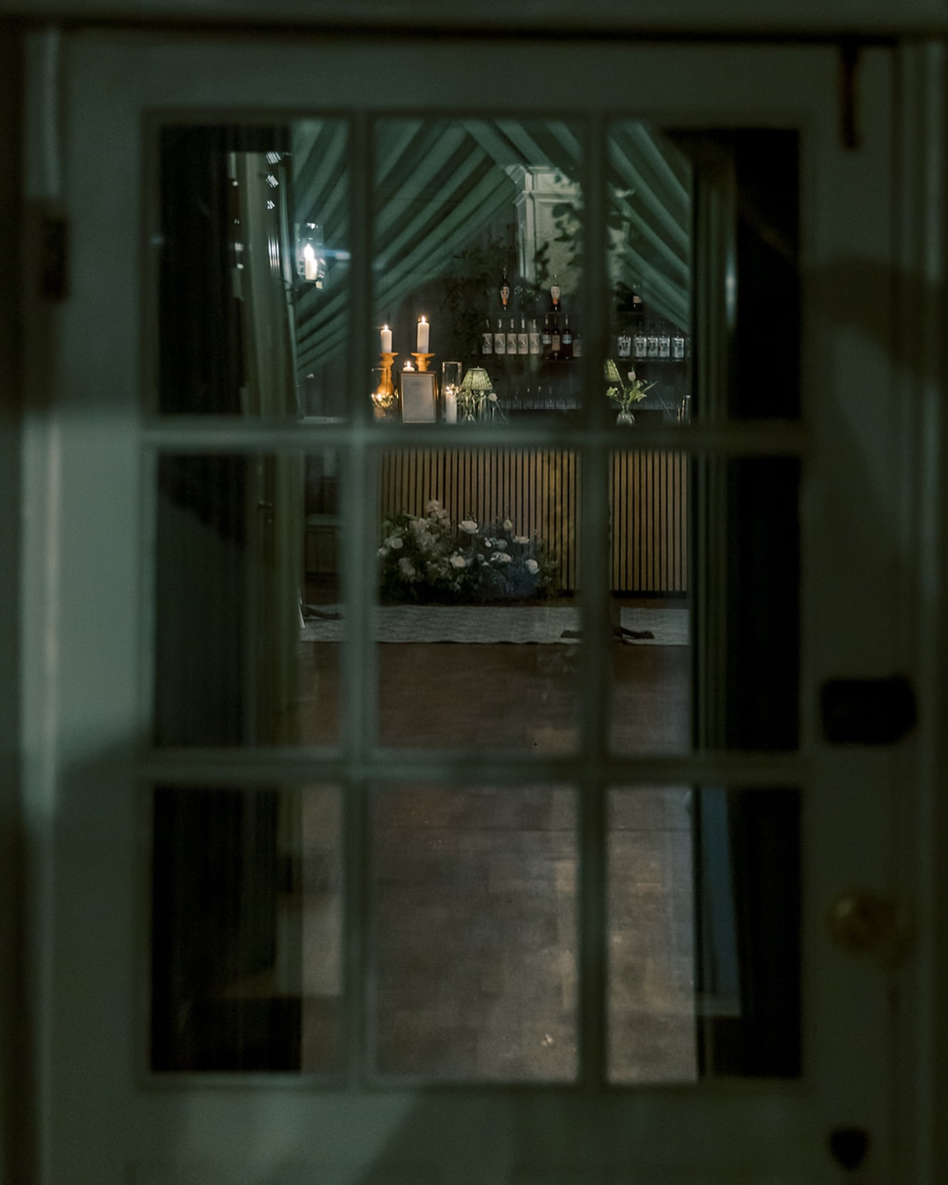 Enter into a magical place…
I love this shot into the marquee we built for Laura’s birthday 🎈. Laura wanted it to feel like an extension of the house and I think it’s fair to say we delivered.
Image @helenwarnerphotography
@fig_and_flower_
@academymarquees
@houseoffurncollection
@crescent_moon_events
@drapingbliss
@maxfieldanddyer
@trufflehoundcatering
#birthdayparty #eventplanners #partyplanner #luxuryevents #londonpartyplanners #surreypartyplanners