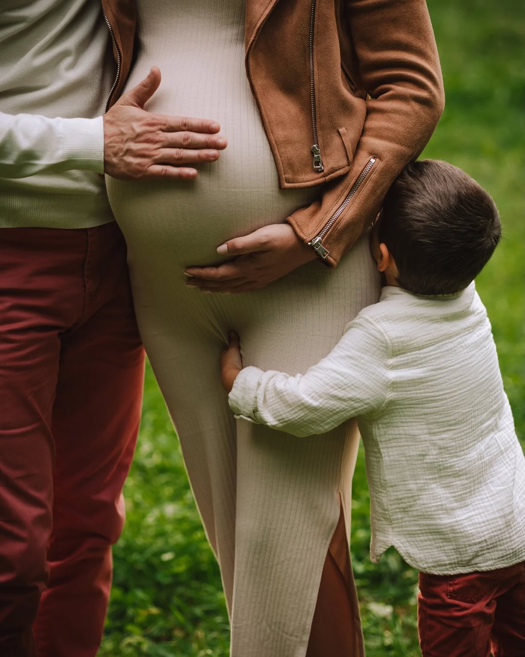 Une bulle de douceur en plein hiver 🤍
Une séance autour d’un ventre rond et de Camille, pressé de rencontrer son petit frère. Les séances avec un aîné sont toujours vivantes, et remplies… d’énergie 😅 !
L’occasion d’immortaliser vos liens familiaux, avant l’arrivée du petit dernier❤️
#leslysouletphotographe #photographegrossesse #photographelifestyle
#photographegrossessemontauban
#photographenaissancemontauban
#grossesseexterieur