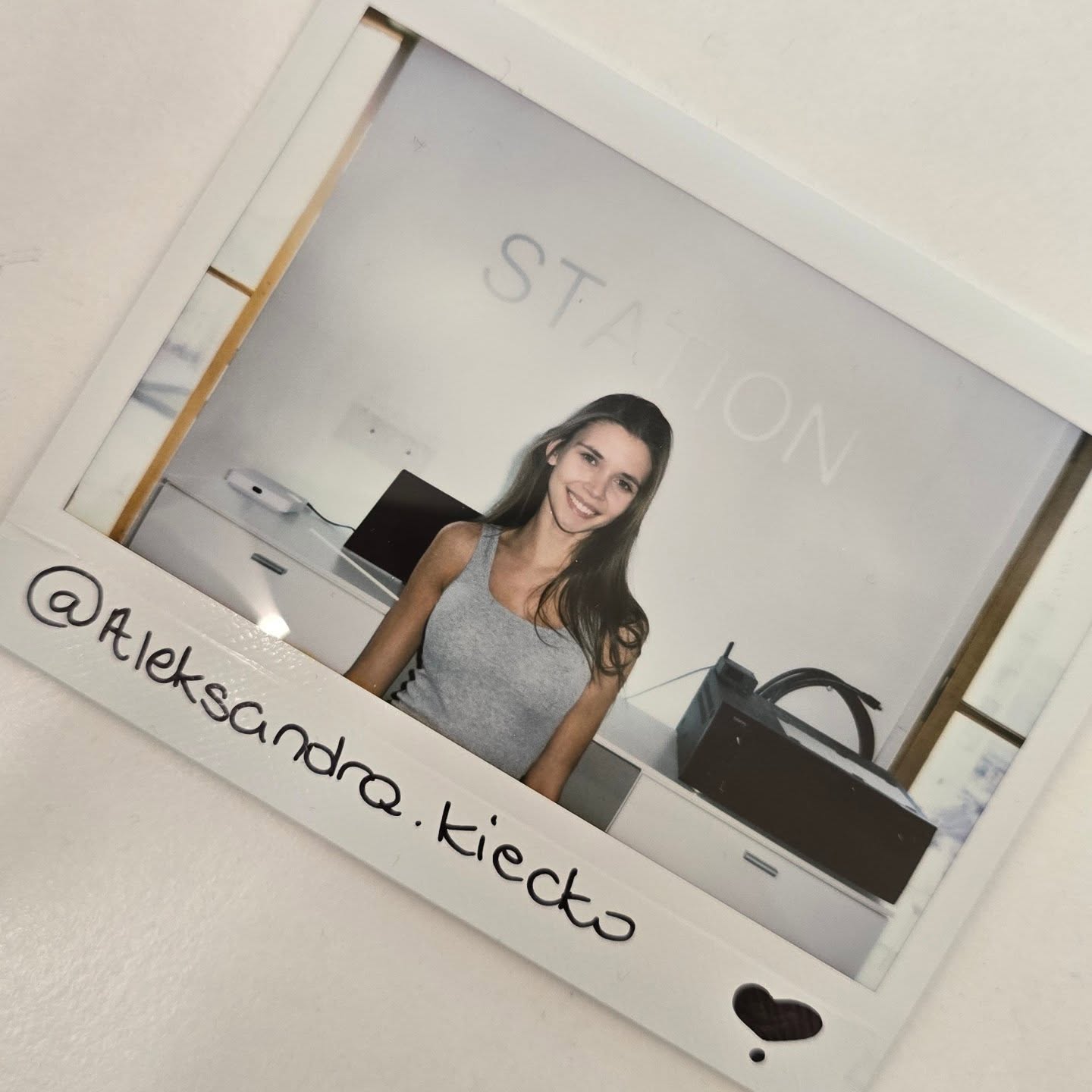 Co to za słodziak który odwiedził Station 🙉😊
To były super testy do agencji bialymodels.com i tym akcentem uchylamy rąbka tajemnicy co niedługo zobaczycie na naszych profilach 😊
@aleksandra.kiecko
@bartlomiejbialy
@romuluskr