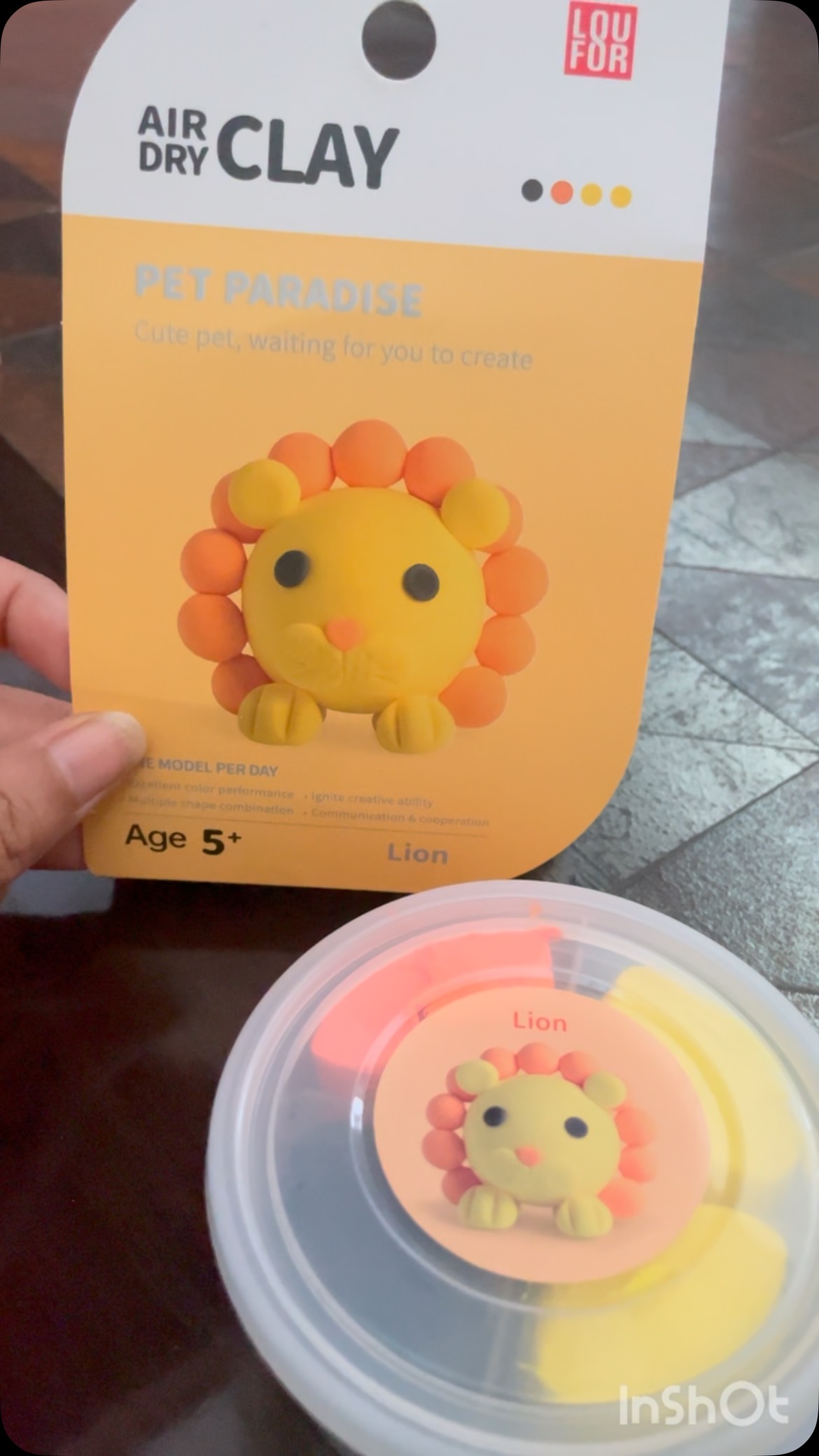 Non messy. Easy to carry. Super fun. AIR CLAY sets!!!