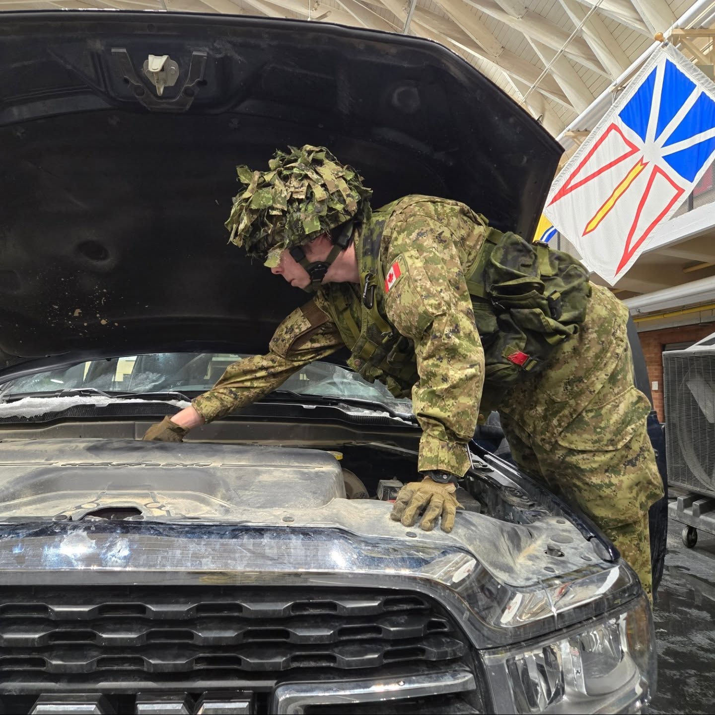 On Thursday 13 February 2025, members of The Royal Regiment of Canada conducted Search and Vehicle Checkpoint (VCP) training at Fort York Armoury
The training included how to setup a VCP, search a vehicle for suspicious items, and search personnel for weapons, in order to ensure they are ready for domestic and expeditionary operations.
Would you like to know more?
https://linktr.ee/royalregimentofcanada
📸 Sgt K. Kwan
Le jeudi 13 février 2025, des membres du Royal Regiment of Canada ont mené une formation sur la recherche et le contrôle des véhicules (PCV) au manège militaire de Fort York.
La formation comprenait comment configurer un VCP, rechercher des objets suspects dans un véhicule et rechercher des armes auprès du personnel, afin de s'assurer qu'ils sont prêts pour les opérations nationales et expéditionnaires.
Souhaitez-vous en savoir plus ?
https://linktr.ee/royalregimentofcanada
#CanadianArmy #CanadianForces #CAF #soldier #IchDien #ReadyAyeReady #StrongProudReady #FortFierPrêt