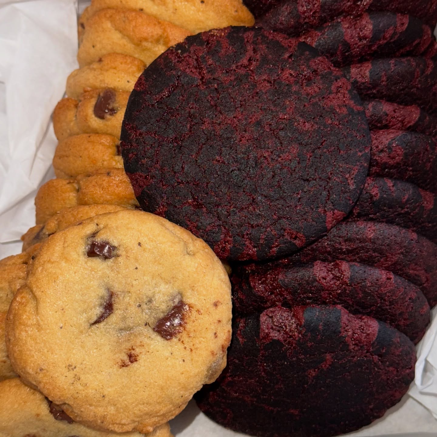 What better way to say โI Lava Youโ than with CakeSpazโs Cookie Of The Month!
โค๏ธโ๐ฅ๐โค๏ธโ๐ฅ
For February, Iโve made some delicious Red Velvet Black Cocoa Cookies to pair with the classic Brown Butter Chocolate Chip Cookies. Limited quantities still available!
๐ช๐ช๐ช
Sacramento subscribers - look forward to your freshly baked box later this week!
โจโจโจ
#elkgroveca #sacramento #sacfoodie #elkgrovefoodie #elkgrovebakery #sacramentobakery #cookieofthemonth #cotm2025 #cookieclub #freshbakedcookies #valentinescookies #redvelvet #blackchocolate #blackcocoa #lavacookies #specialtycookies #customcookies #cakespaz #dessertofthemonth #dessertclub #specialtydessert #darkchocolate #chocolatechopcookies #chocolatechip #ilavayou #redvelvetlover #dessertdelivered #cookiesdelivered #ordercookies #pastrychef