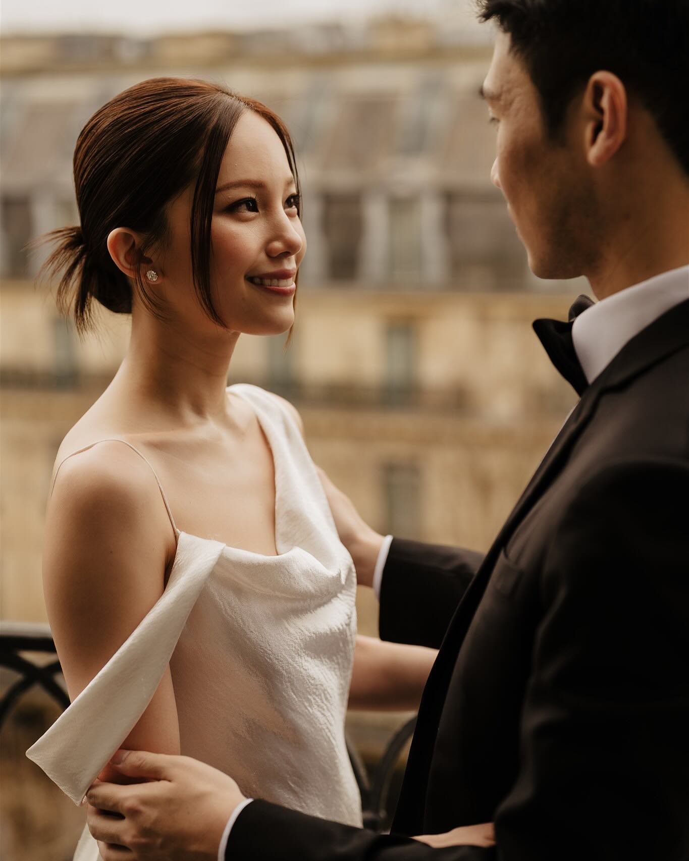 Paris is not just a place, it’s a feeling—like love itself 💞
Photography @throughtheglassparis
Hair & Makeup @jiyoungyangbeauty
#pariswedding #parismakeupartist #parishairstylist #jiyoungyangbeauty #preweddingparis #koreanbeauty