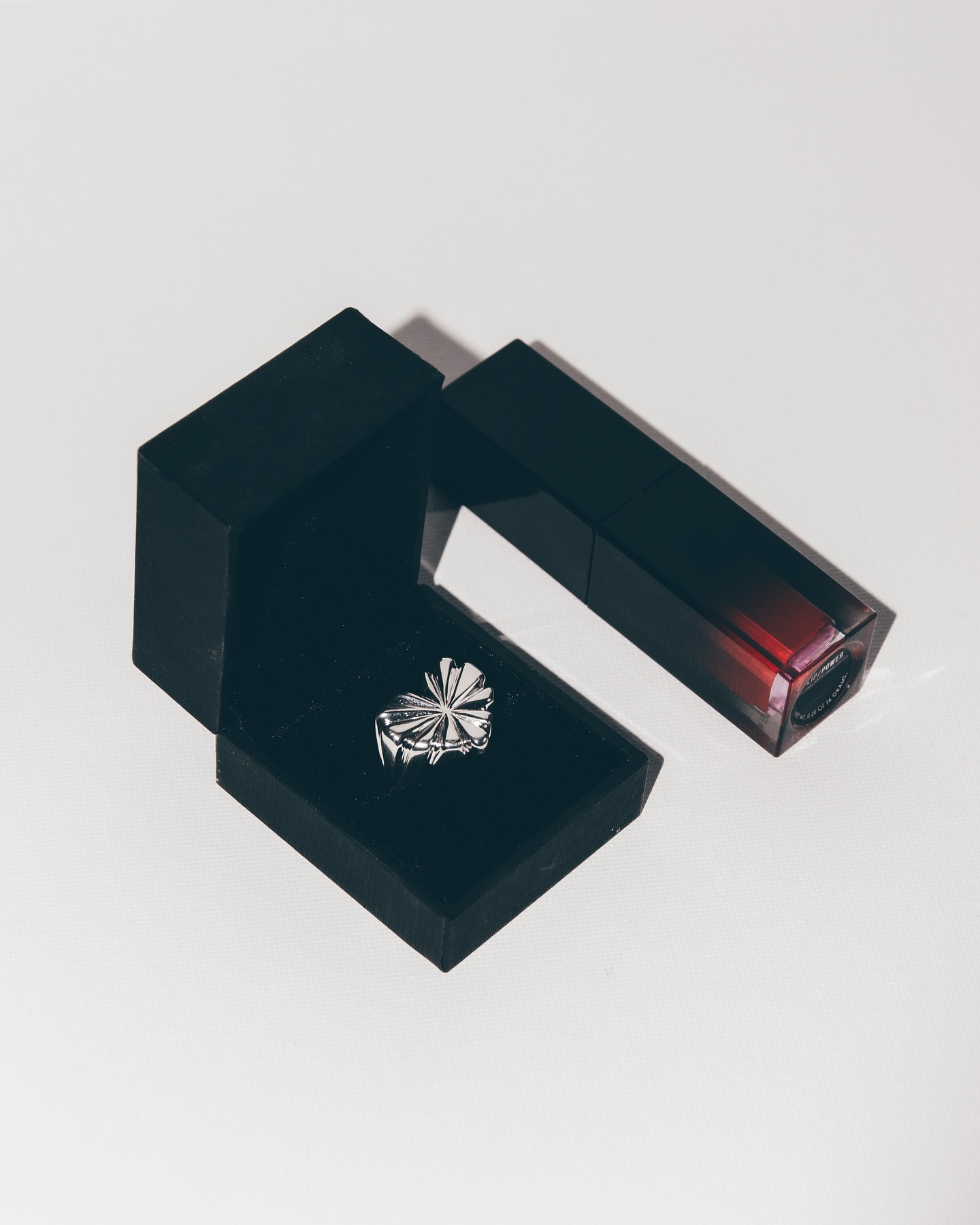 Les indispensables pour cette Saint-Valentin 💝
#collectionsaintvalentin #baguecoeur #bijouxamour #baguedecreateur #coeur #amour #heartring #ringmaking #handmadering #lovering
#bijouxcreateur #bijouxfaitmain #bijouxsaintvalentin #artisancreateur #jewelrydesigner #saintvalentinesday #ideescadeaux #bijouxpourhomme #bijouxpourfemme #bijouxaudacieux #bijouxargent #bijouxtendance #nouvellecollection #creatricedebijoux #bijouxcoeur #baguecoeur#saintvalentinesday