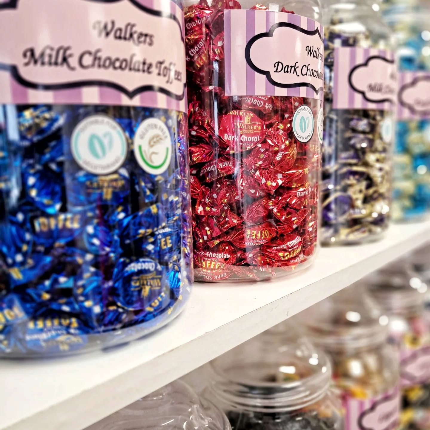 Not many Valentines cards left but plenty of Mothers day and Easter cards in the shop.
Whether you are after a card or a sweet treat head over to @picknmixersrainford for some weekend treats!