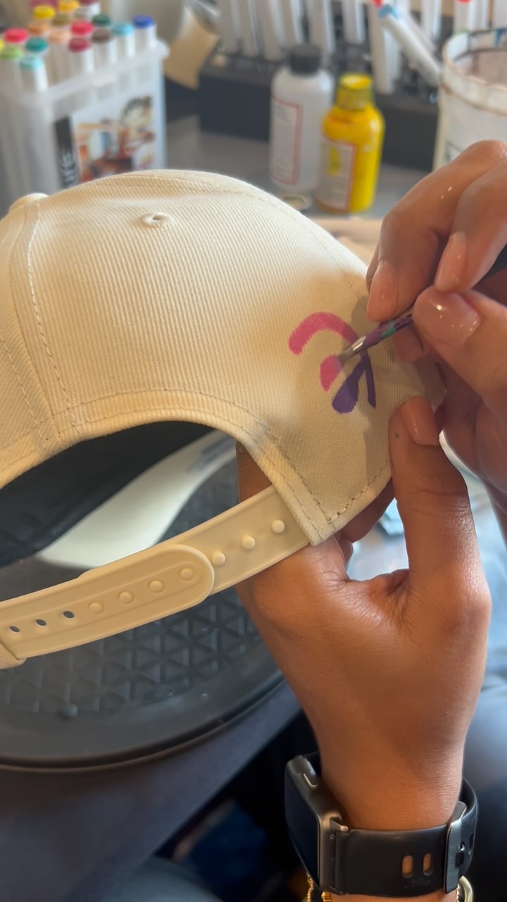 Here’s another exciting event I was blessed to create at for a superbowl event hosted by @entergy I was commissioned to custom paint superbowl hats for over 300 guest. Talk about a busy two days! I had to paint the Entergy logo on each hat and then the guest was able to choose from options to get painted on their hat to personalize. Everyone loved it and even wore them to the superbowl game! So thankful for the opportunity! #customart #customartist #superbowl #painter #events #localartist @nfl @nolasuperbowlhc #corporateevents #corporategifts