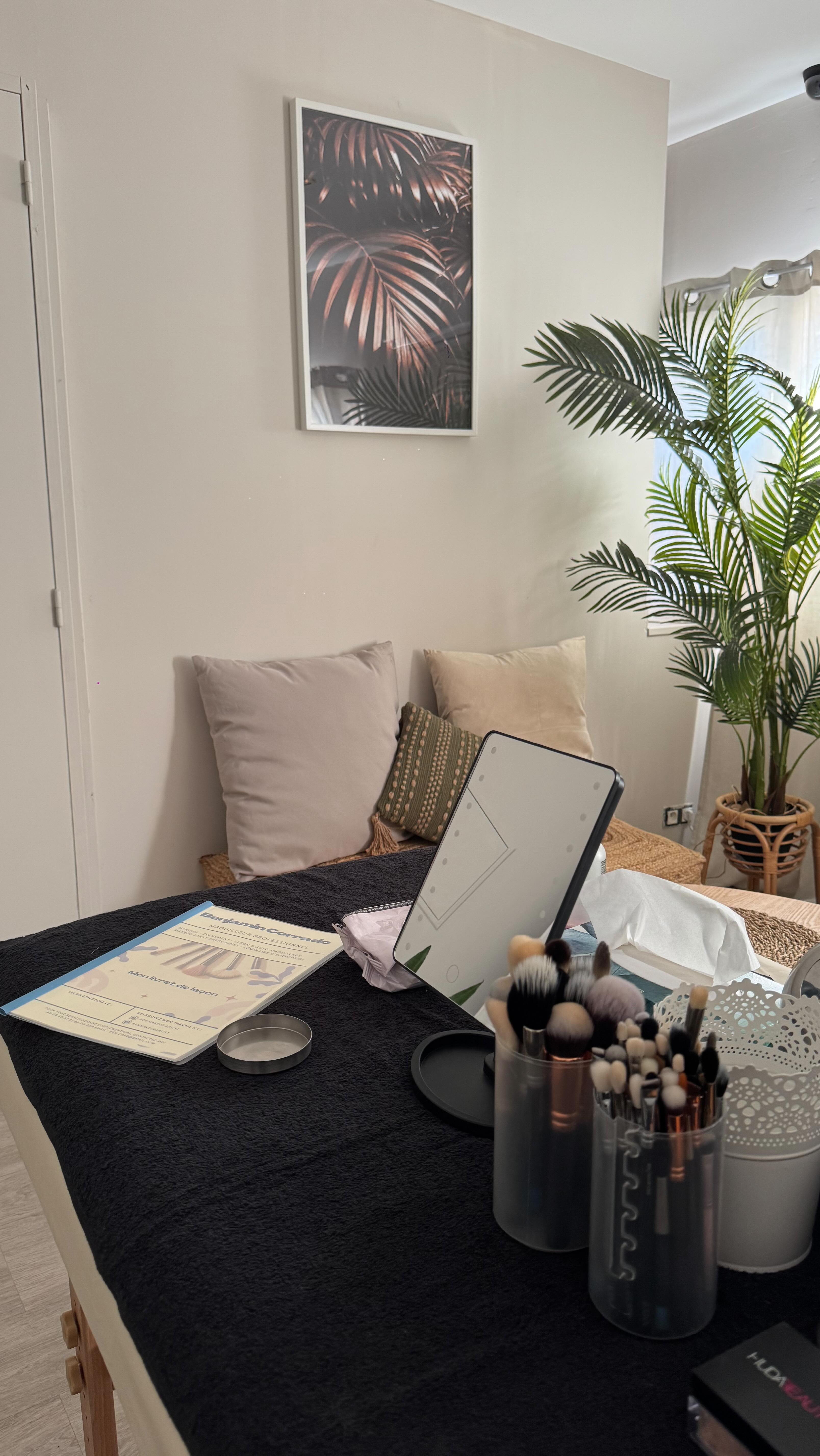 Les leçons chez @maison.mirabeau ont débuté il y a bientôt un mois. 💞
Vous pouvez choisir de faire une leçon de 30 minutes, 1h ou 1h30 en solo, ou bien 1h30 en duo !
Les rendez-vous se font en DM ou sur Planity via le lien dans ma bio 🤭
Merci pour votre accueil et vos retours.
Petit rappel : La saison des mariages approche à grand pas et des dates sont disponibles si vous êtes la mariée ou une invitée !
Pour plus de renseignements, contactez-moi
* ben.crrd@gmail.com
* Directement en DM.
🗣️ French and English Speaker 🗣️
Leçon de maquillage - maquillage mariée - Aix en Provence - Marseille
#makeupartist #mua #maquilleur #maquillagemariage #aixenprovence