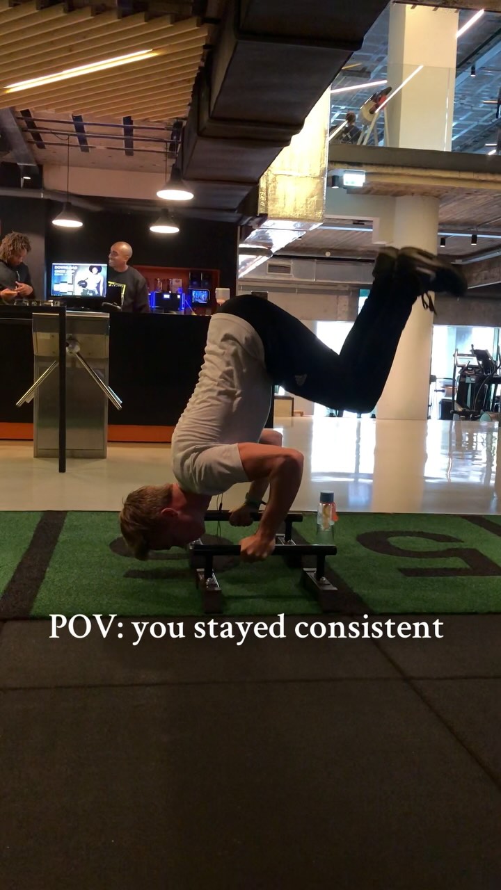 Consistency is key ✅
#handstand #calisthenics #handstandchallenge #progress
