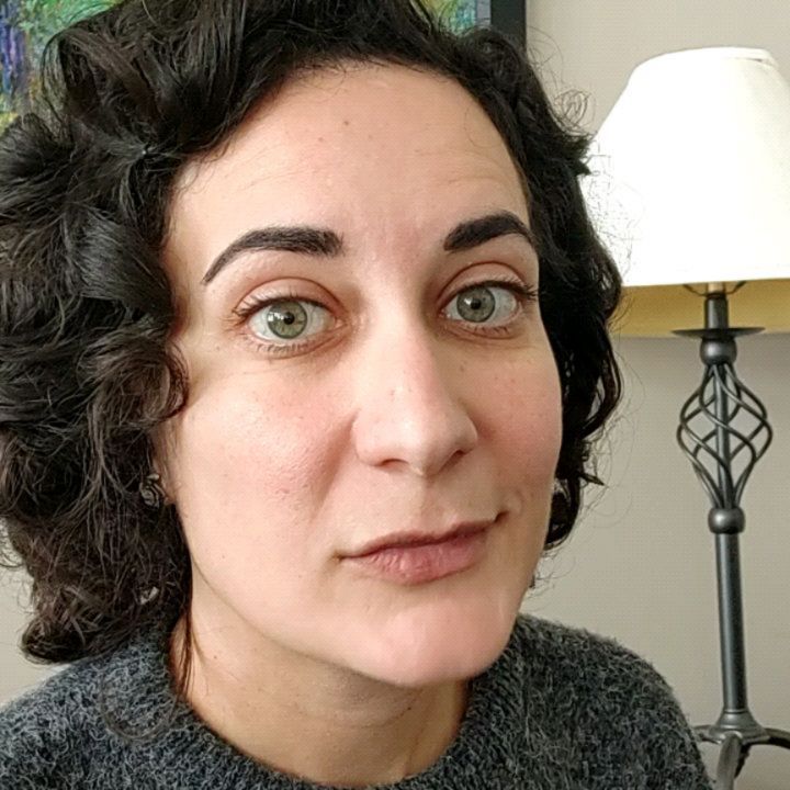 Another snowy day, another book recommendation for y'all! ❄️
This time it's Raising A Secure Child by Cooper, Hoffman, Powell and Benton! This book introduces us to the Circle of Security model, a model of the parent-child relationship that helps us understand the balance between attachment and individuation -- the two basic needs that are with us from our first breath to our last.
People who have worked with me in any capacity know that I am a huge fan of the Circle of Security model. I find it to be so compelling in its simplicity, and also in the way it makes parenting a reflective, curious space, instead of a shameful place of "shoulds". 🩵🩵🩵
Order it from your local indie bookstore! 📘📕📗