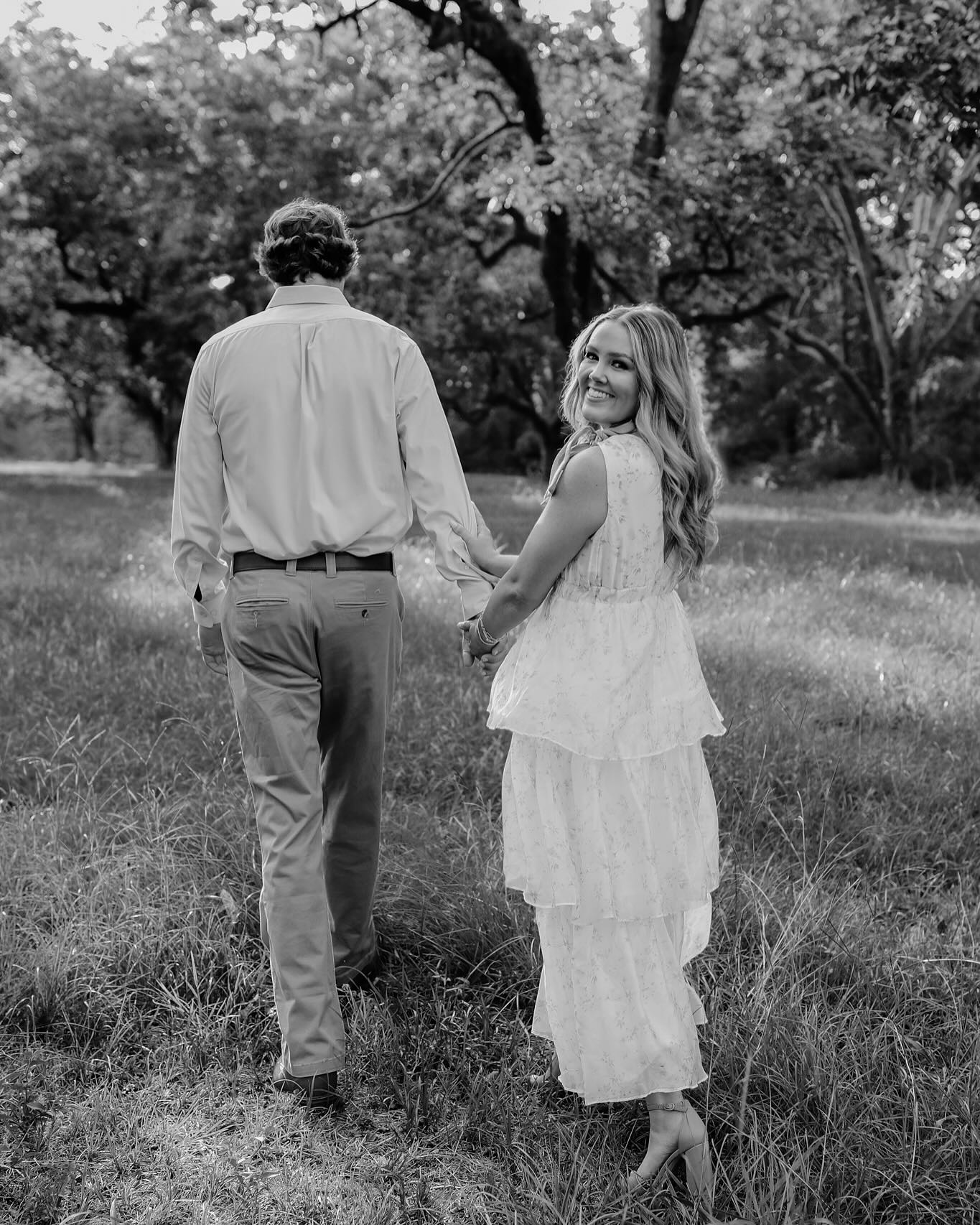 Going to try my hardest to remember to include black and white images in galleries this year. 🥲 I love the mood that a b&w image sets, but I often don’t think to add them to a gallery while I’m editing, so here’s to me trying to change that this year! 🤍🖤
How do you feel about black and white images?