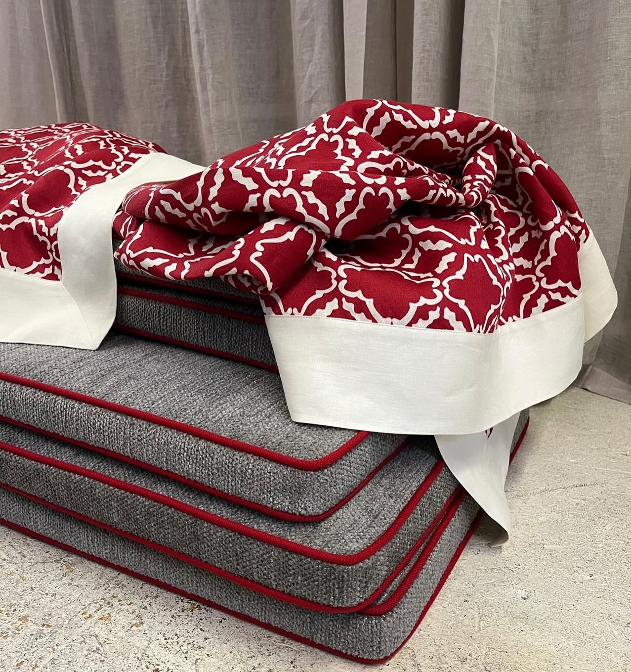 New mountain project. Outdoor seat mats and tablecloth alpine collection “Madris”.
#alpine #newcollection #textile #textiledesign #pattern #printed #print #printfabric #textiledesigner #zurich #textiledesignstudio #tablecloth #design #interiordesign #outdoordesign #barbarawagner #swissmade