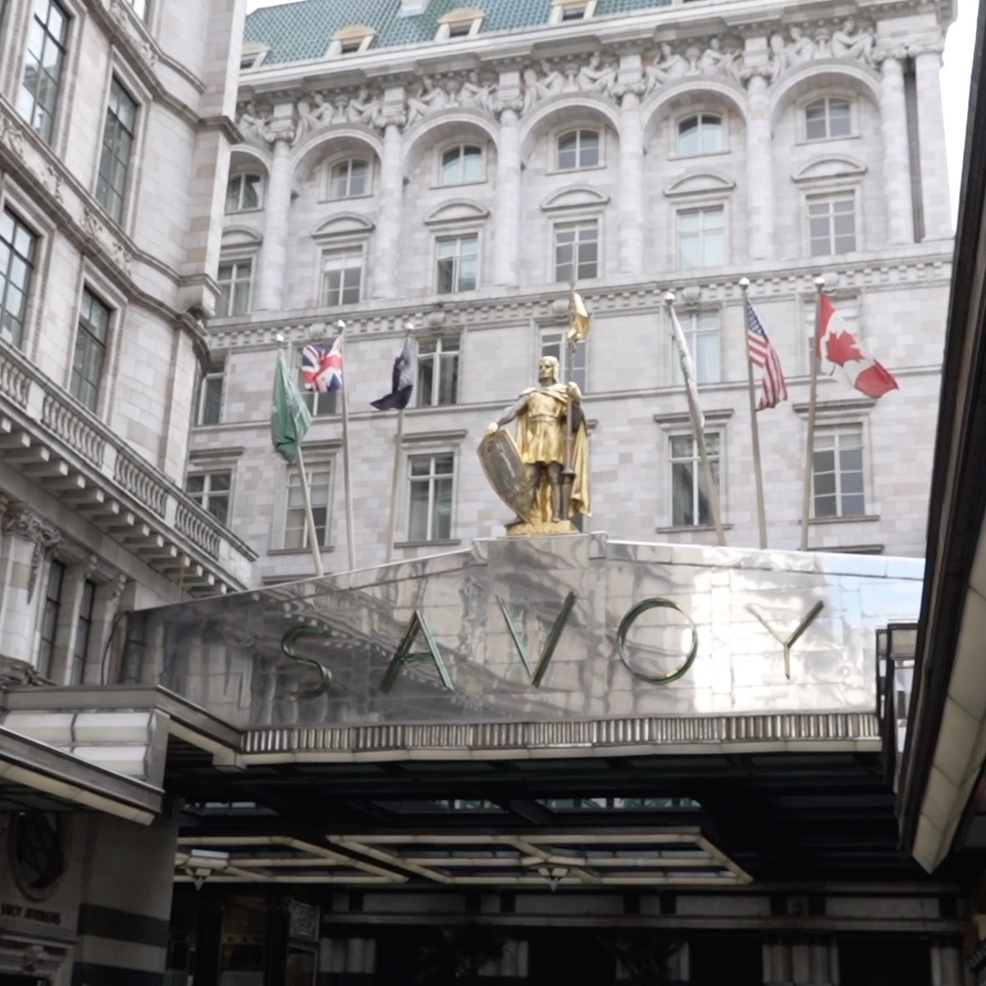 Wedding videos are all about preserving the magic of the moment—like this radiant burst of laughter from the stunning bride, India, as she shares a joyful moment with her bridesmaids outside the iconic Savoy Hotel in the heart of London. #andreiweddings #londonweddingvideographer