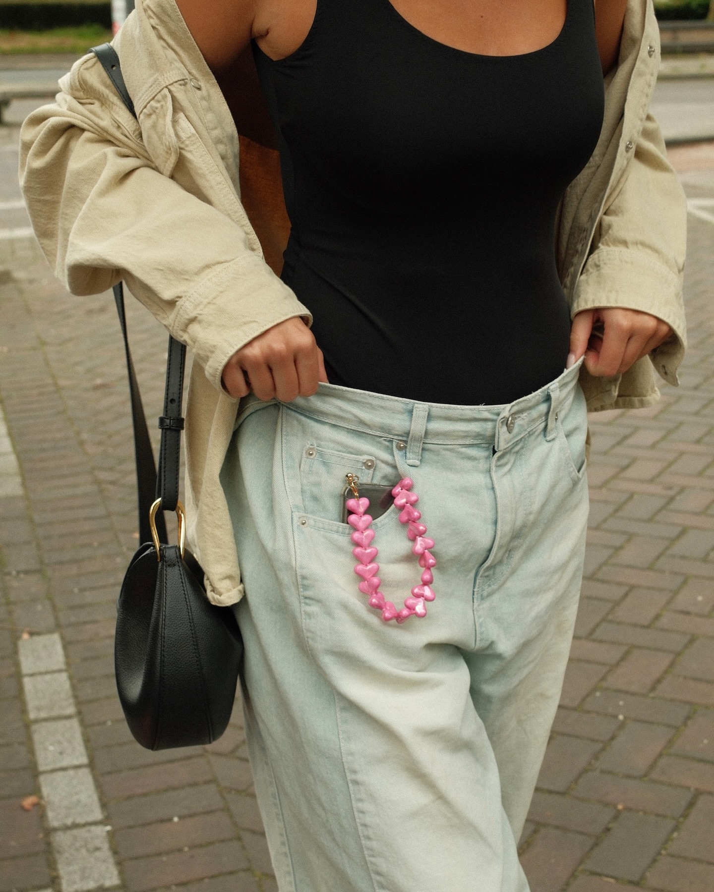 Shiny pink back in stock 🩷 #beso #handmade #shiny #pink #heart #phonecord #phone #accessories
