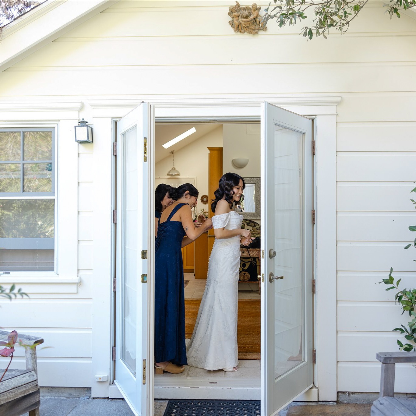 Happy belated Valentine’s Day and mazel tov to my older sister, @hanagabriel 💍🌸 Cheers to finding your forever