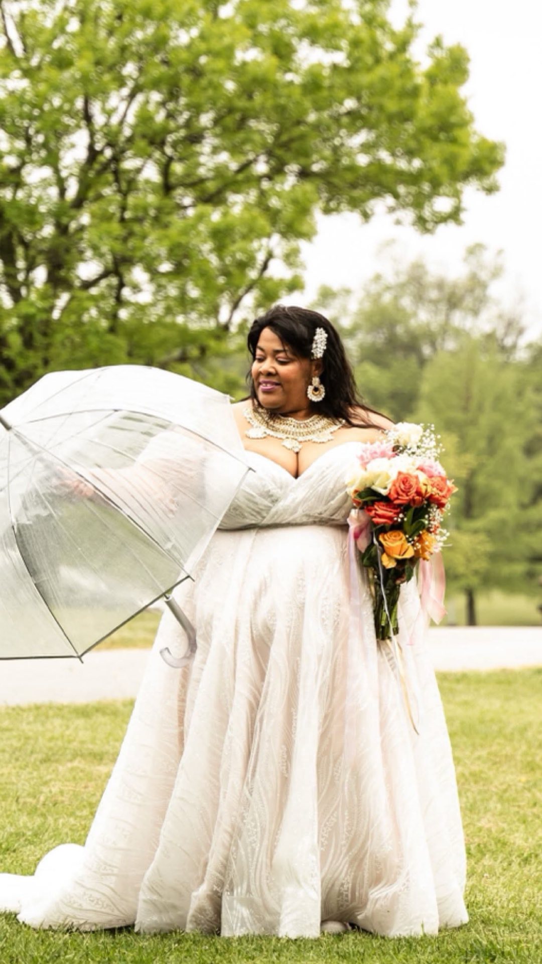 Clear UMBRELLA: rain plan
I have clear umbrellas mostly because I think they are a great insurance policy. They are helpful getting to and from as well as helping you get the walk “down the aisle” you want.
My favorite photo from this wedding is the bride putting down her umbrella after her walk through the rain. She was stunning and it was a sweet moment of pause adding the her entrance.
If you want to run through puddles, dance in the rain, 📷 portraits outdoors as planned, I’m ready and my gear will be too!
#marylandoutdoorwedding #delawarewedding #rainyweddingday #shannonritterweddings